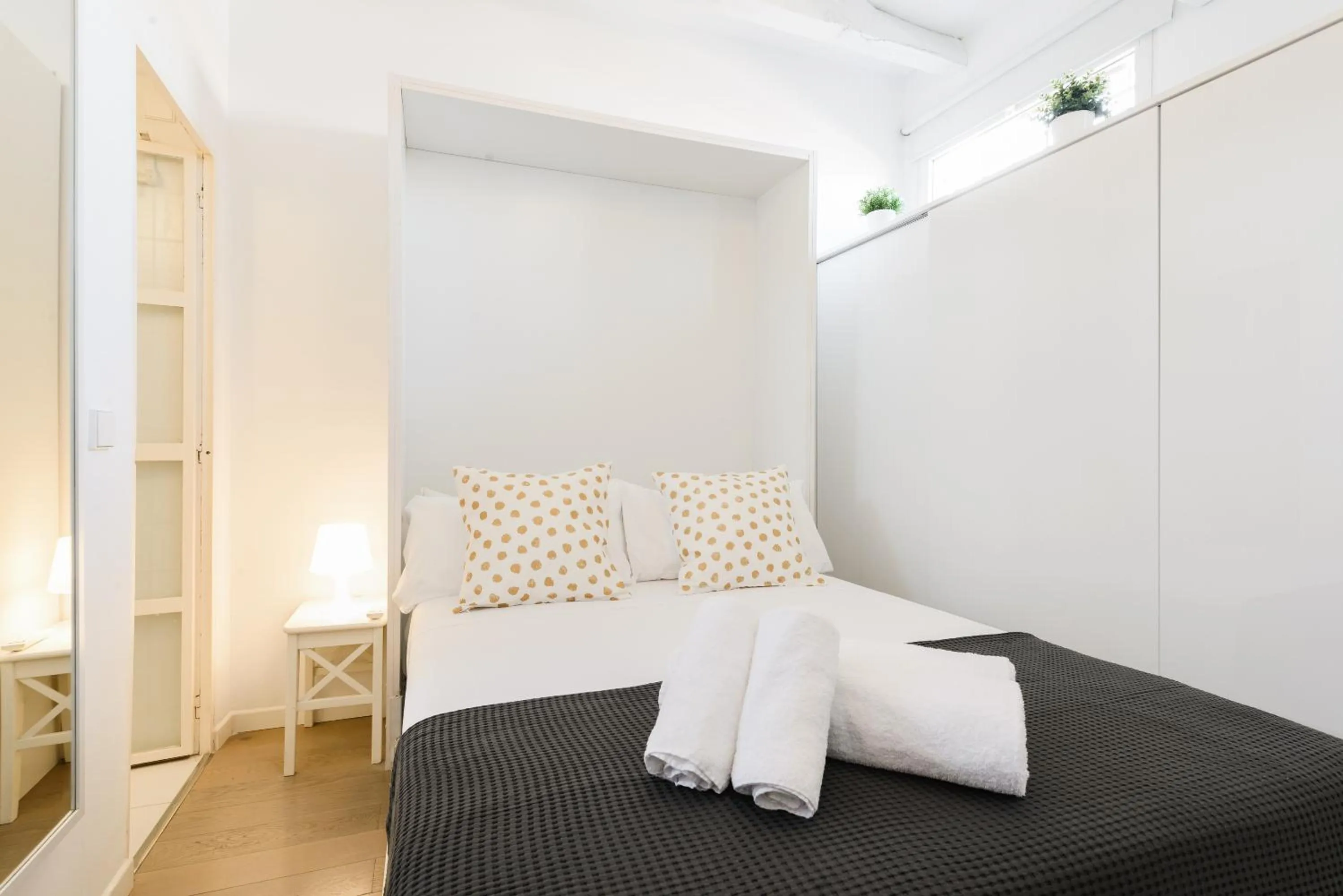 Bedroom, Bed in Charming Reina Sofía