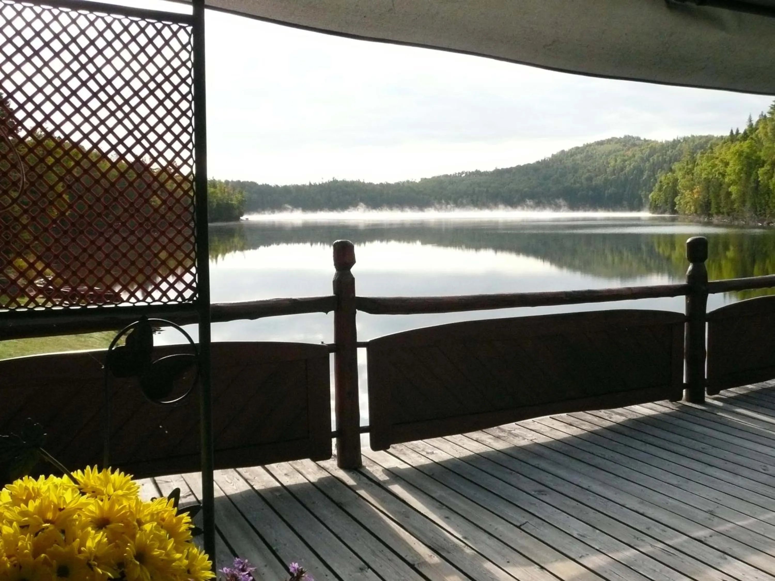 Balcony/Terrace in Kan-à-Mouche Pourvoirie Auberge et Chalets