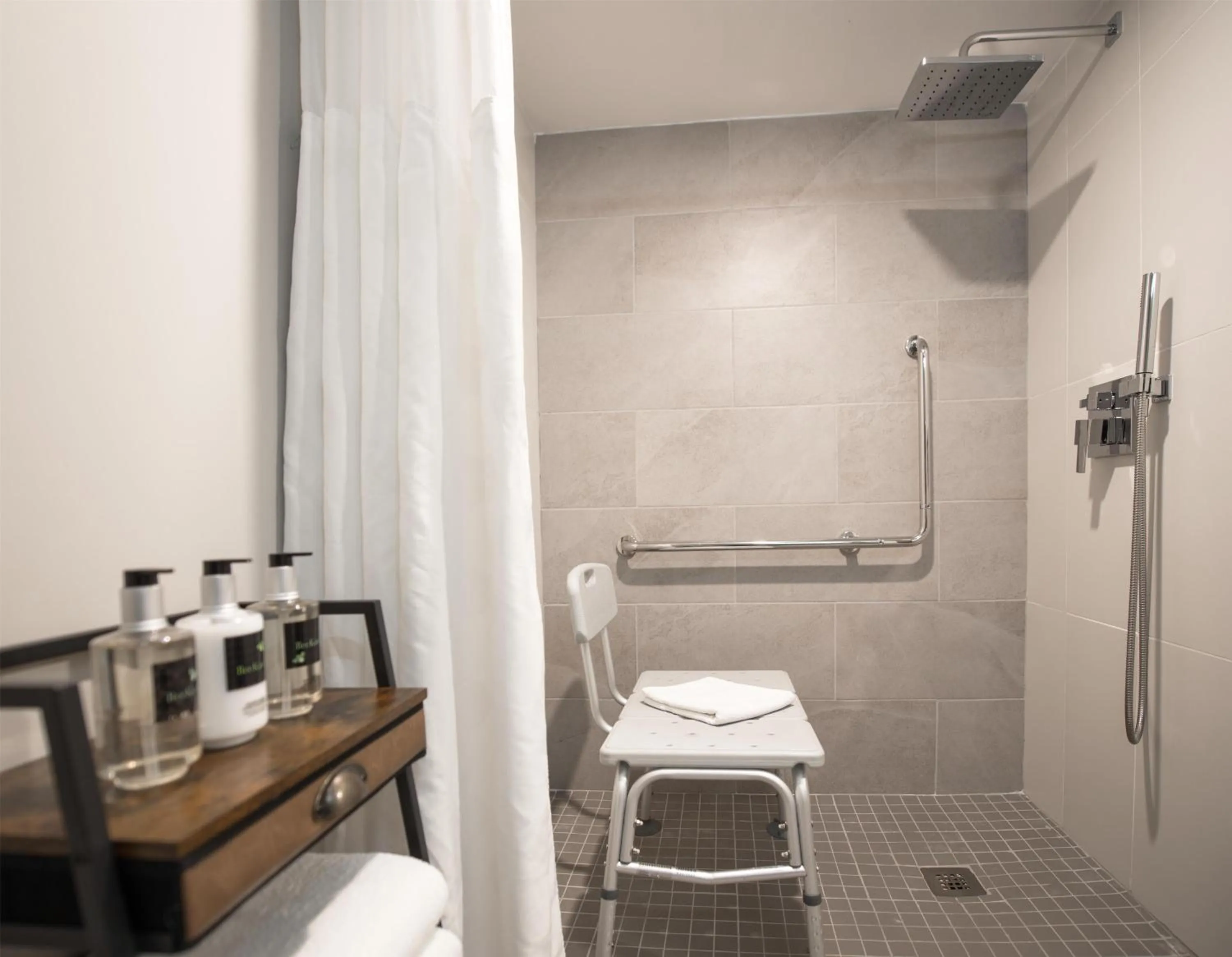 Bathroom in Coast Nisku Inn & Conference Centre