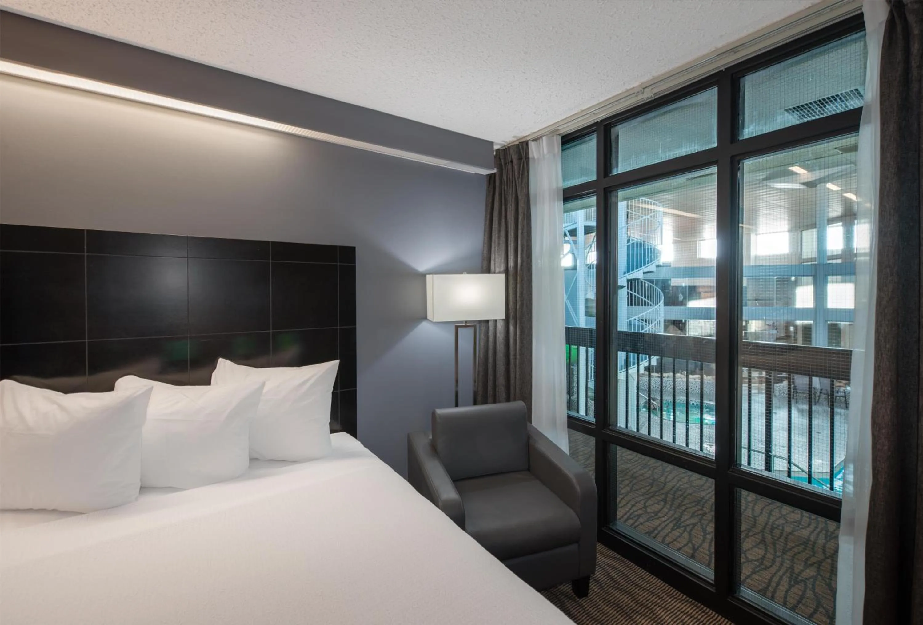 Bedroom, Bed in Coast Nisku Inn & Conference Centre