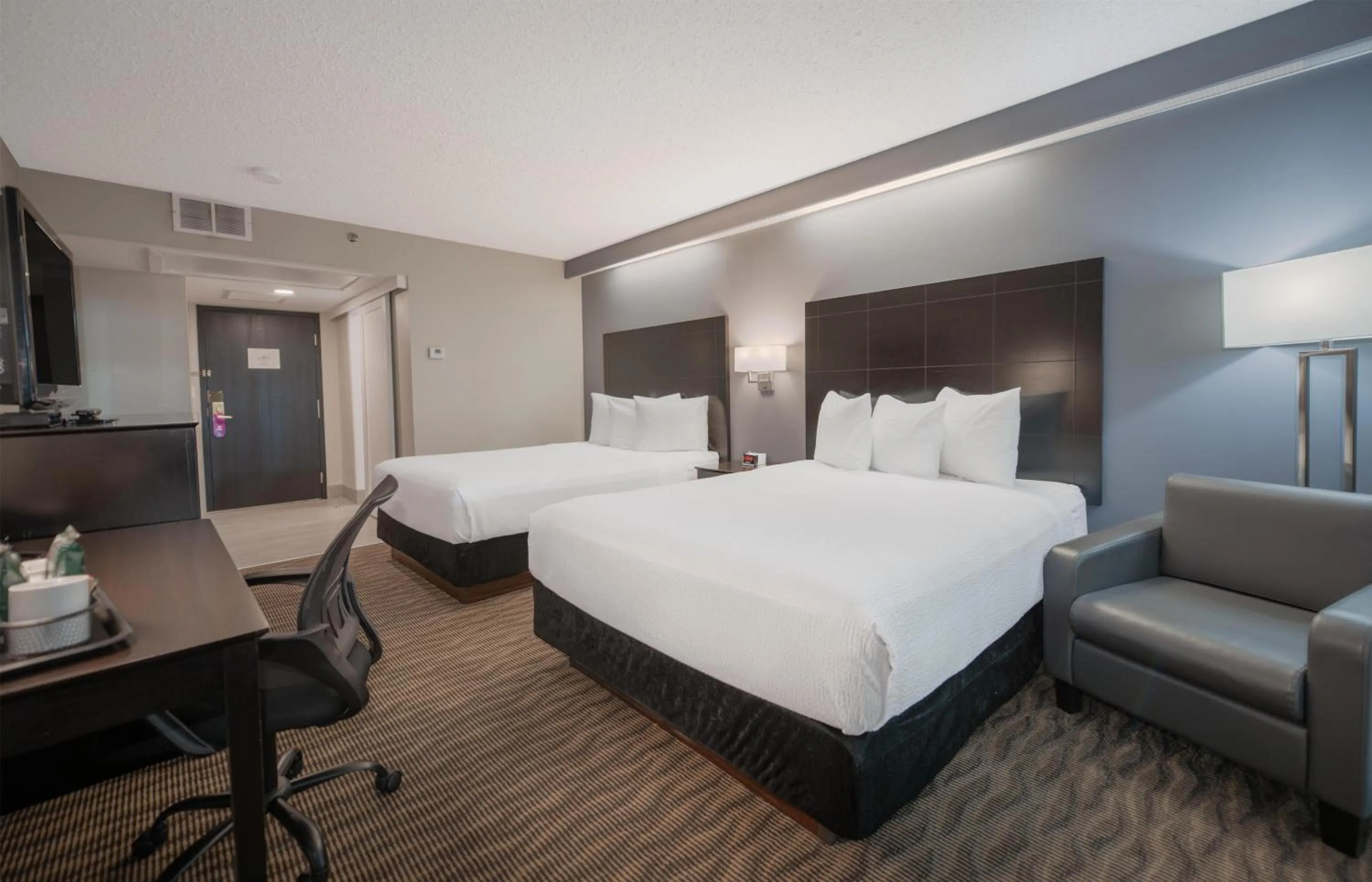 Bedroom, Bed in Coast Nisku Inn & Conference Centre