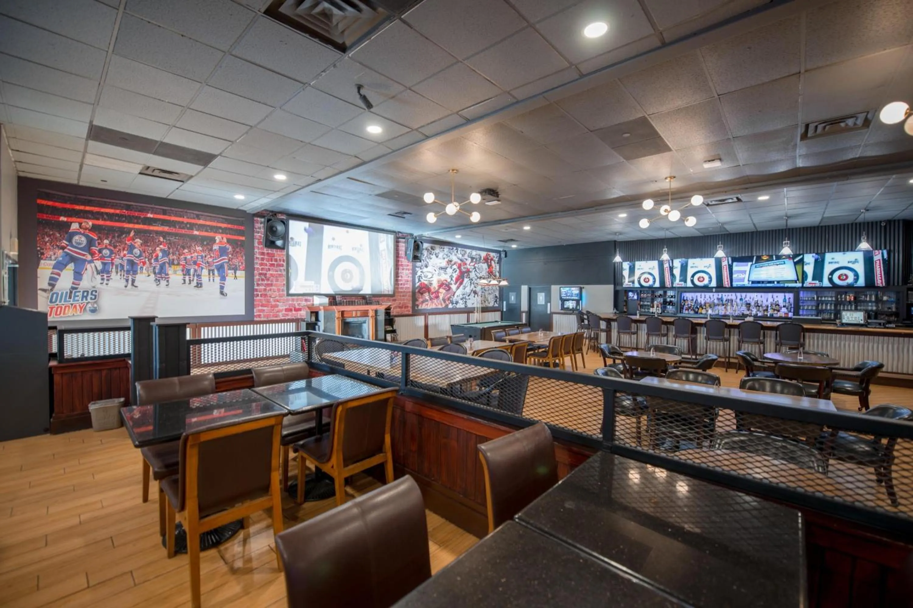 Lounge or bar in Coast Nisku Inn & Conference Centre