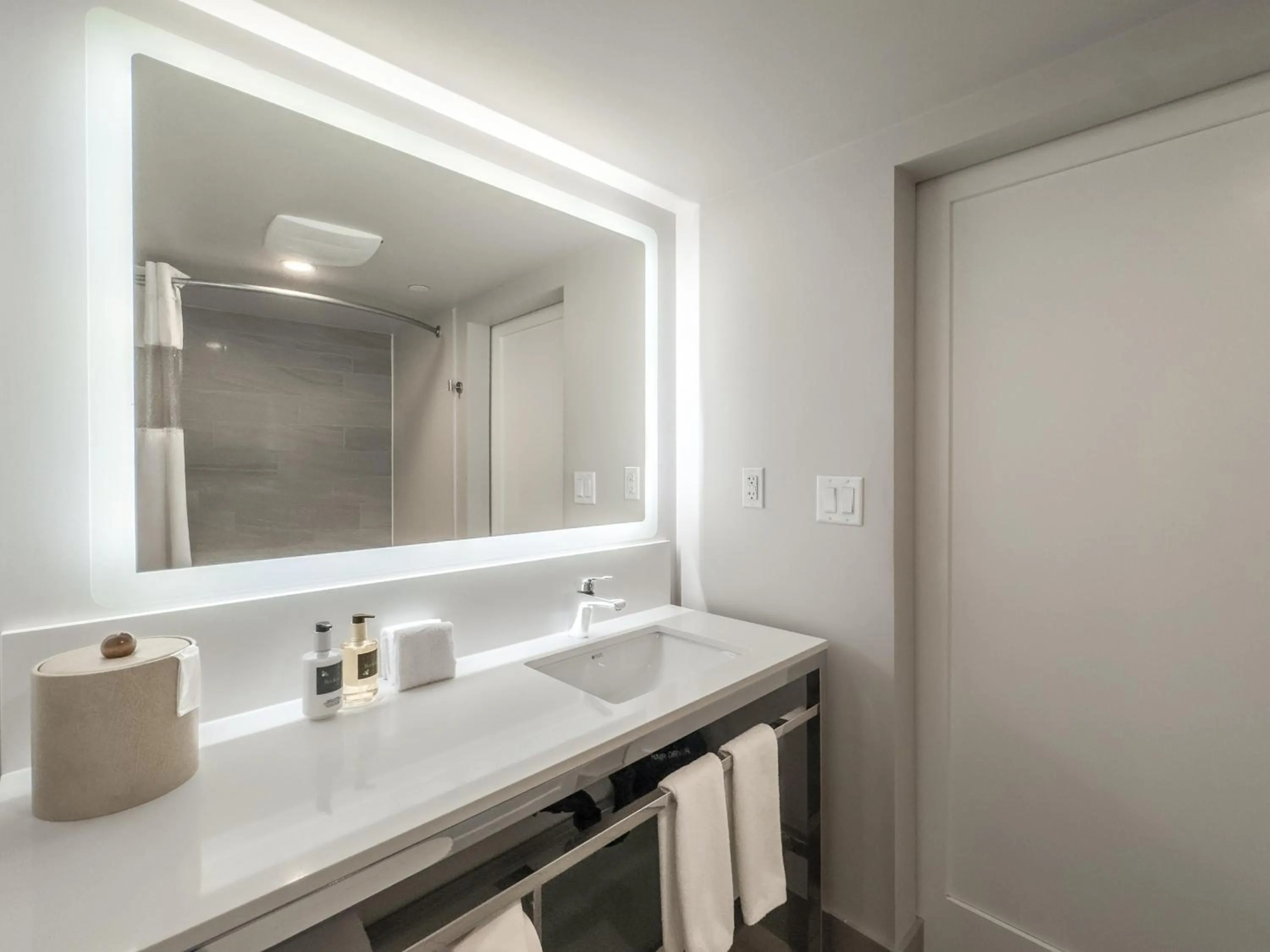 Bathroom in Coast Nisku Inn & Conference Centre