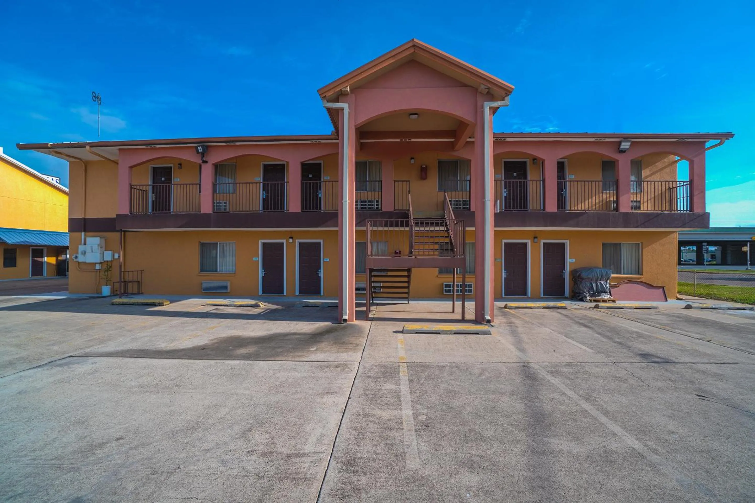 Parking in Texas Inn San Benito near Harlingen