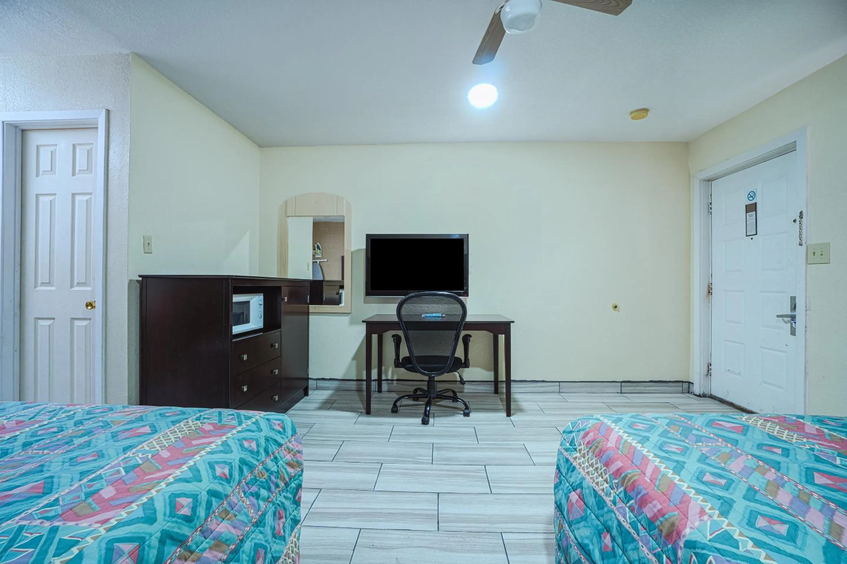 Bedroom, Bed in Texas Inn San Benito near Harlingen