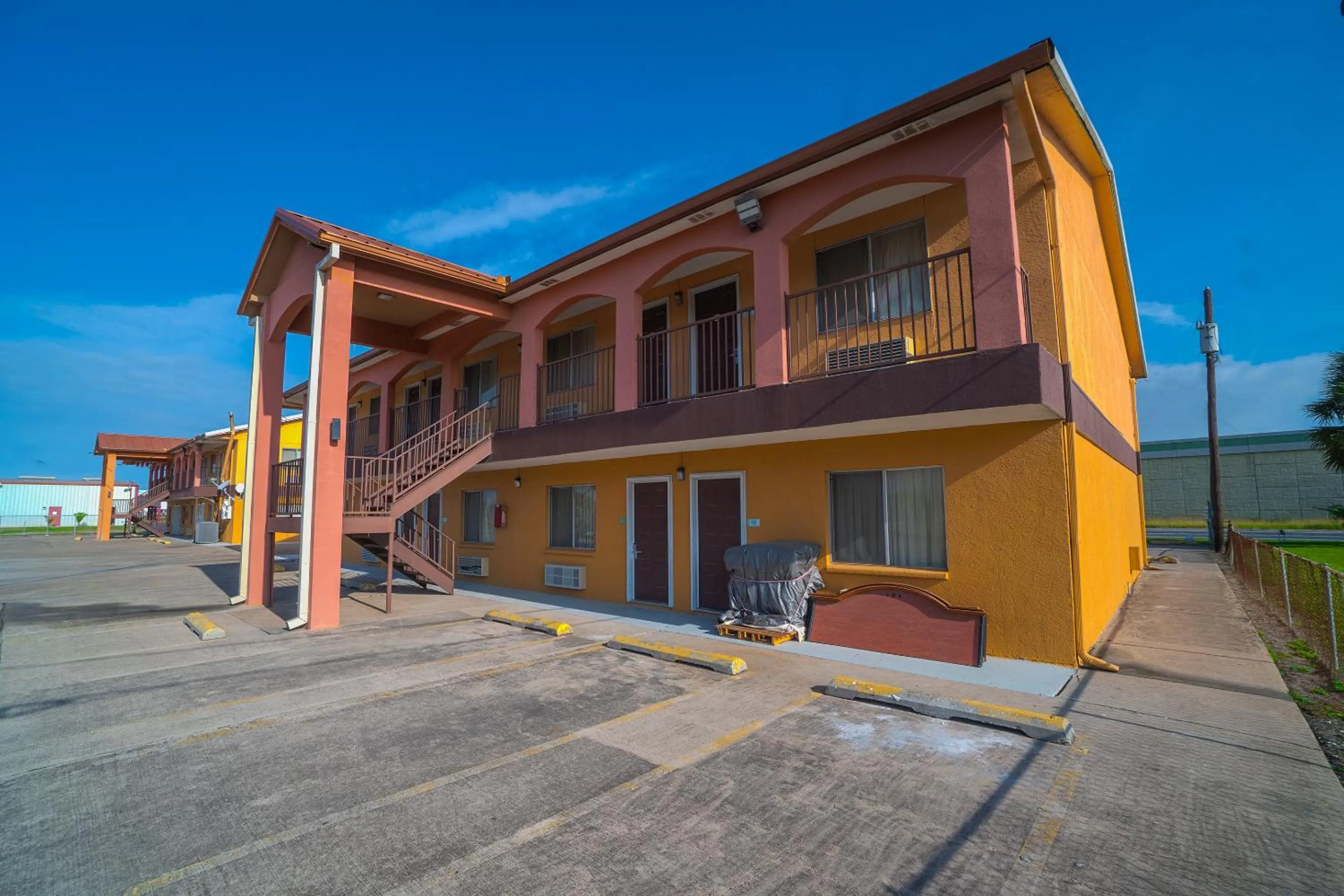 Parking in Texas Inn San Benito near Harlingen