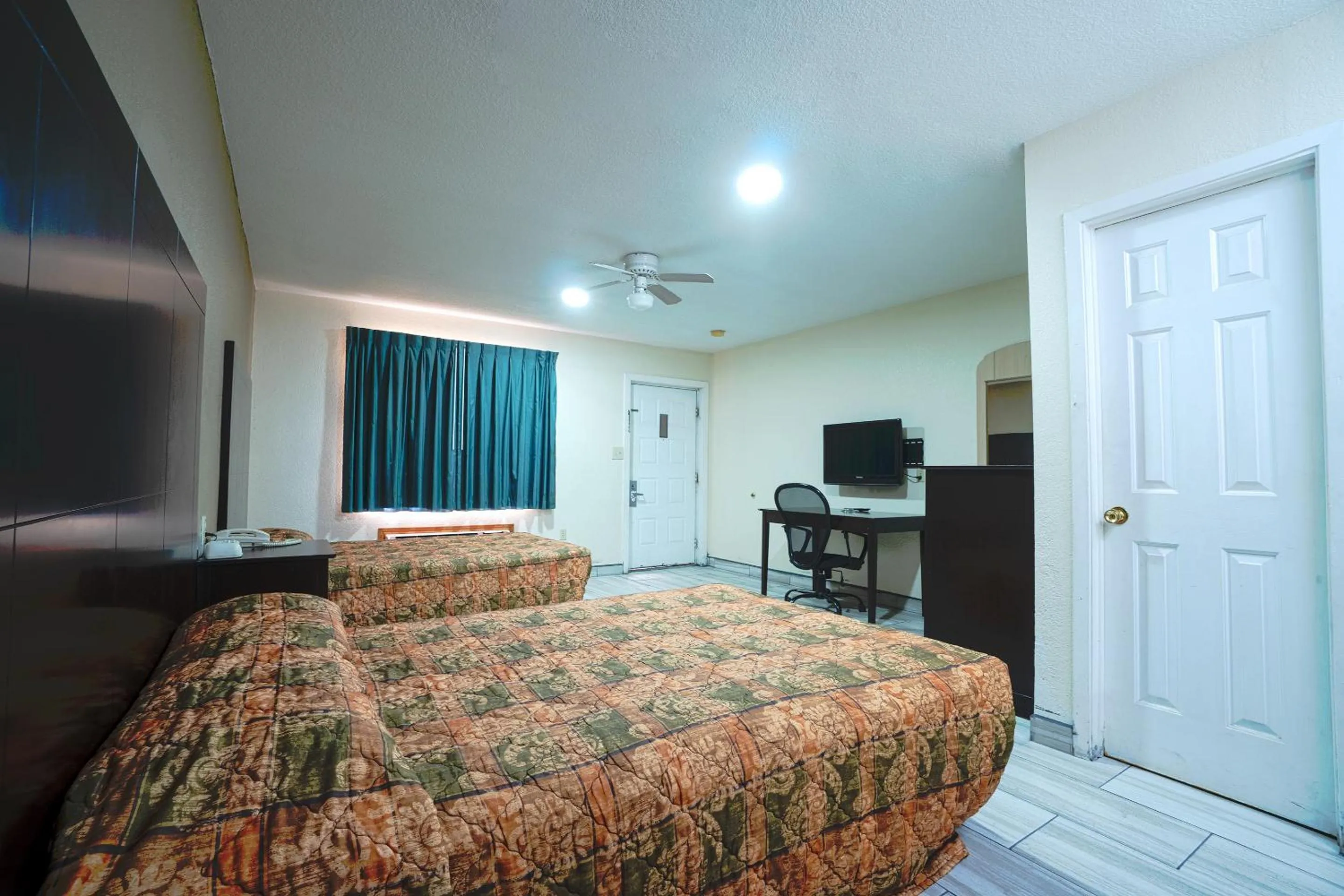Bedroom, Bed in Texas Inn San Benito near Harlingen