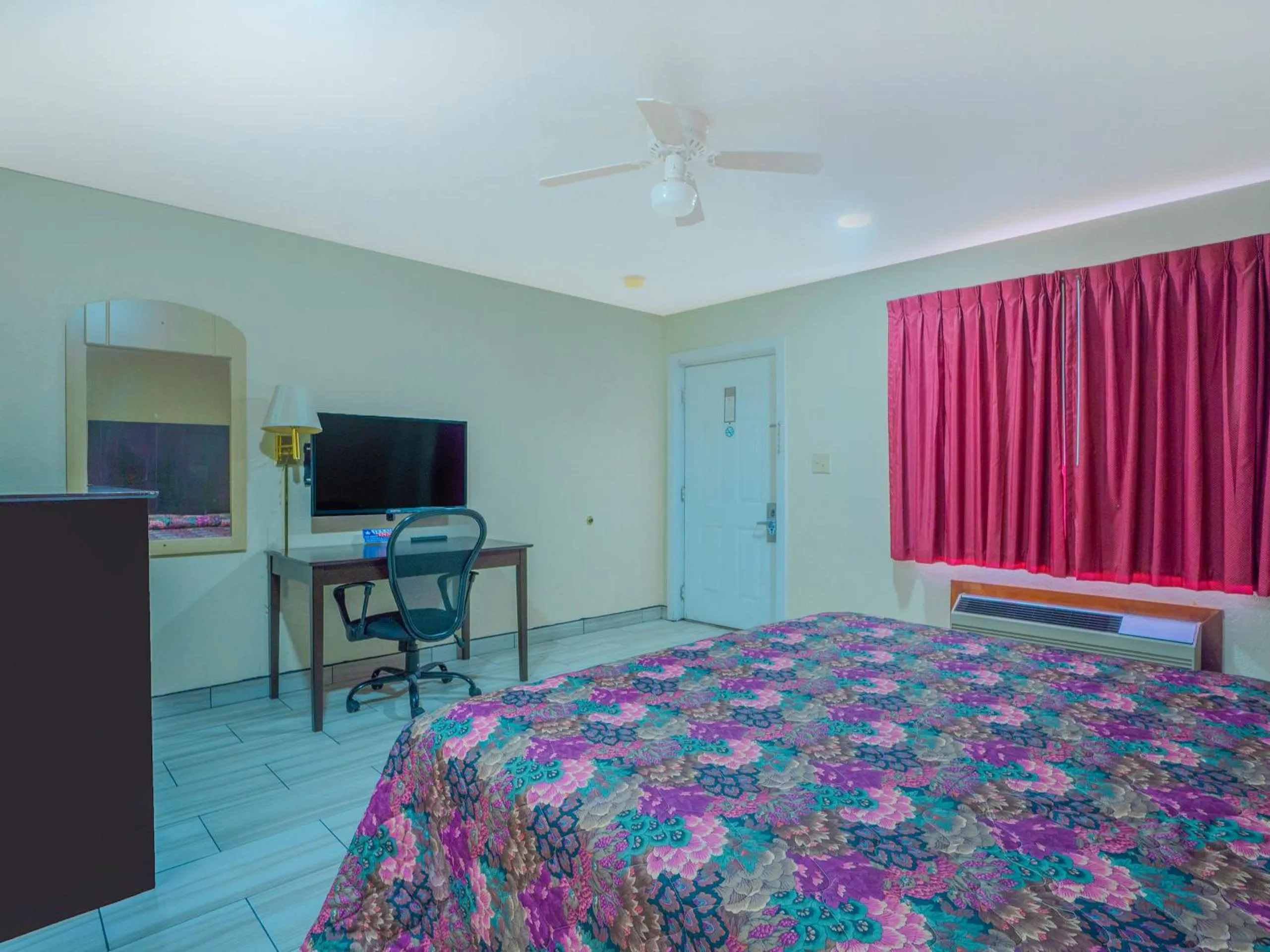 TV and multimedia, Bed in Texas Inn San Benito near Harlingen