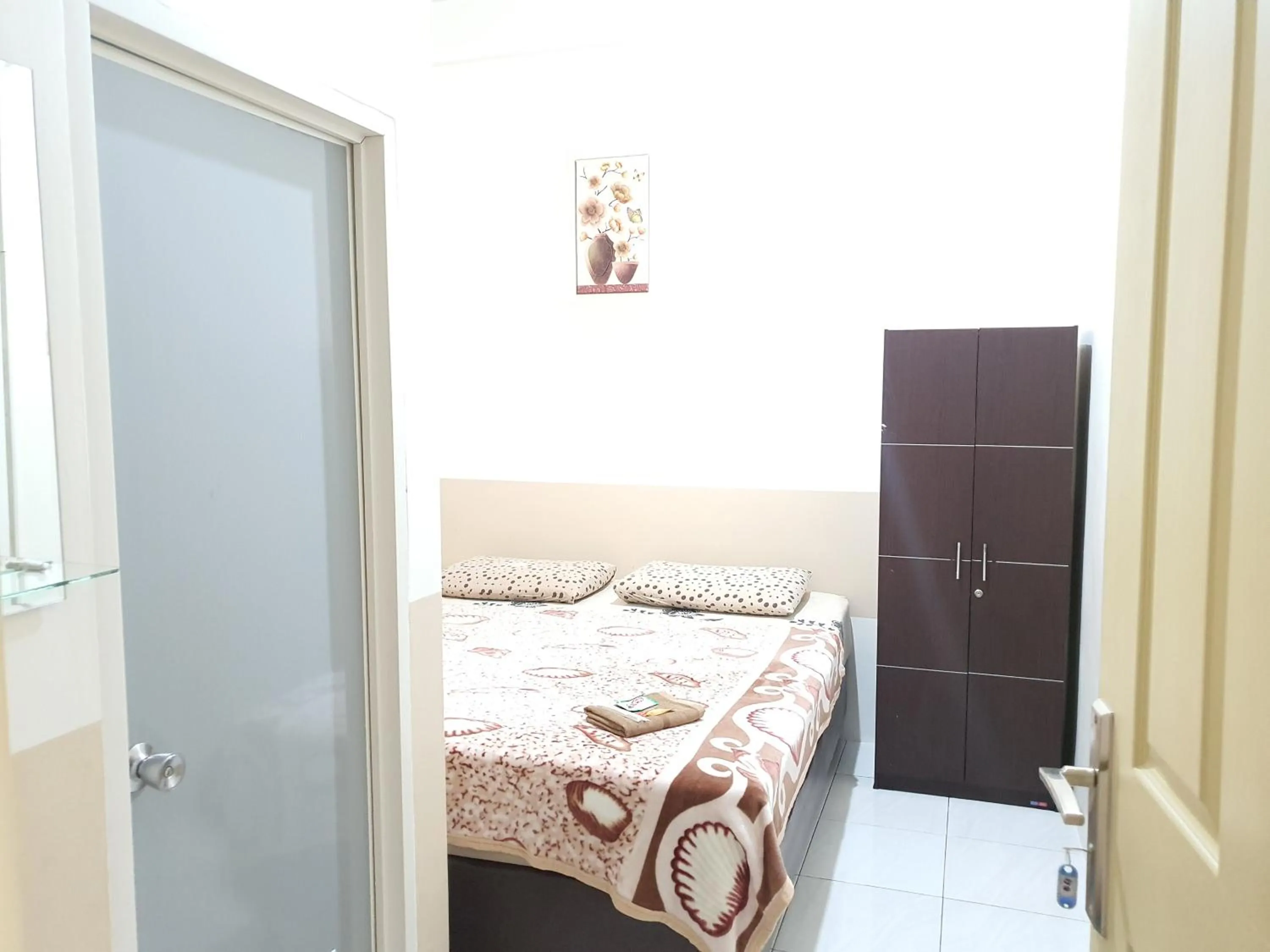 Bedroom, Bed in Delta Inn Bogor Syariah for Indonesian Only