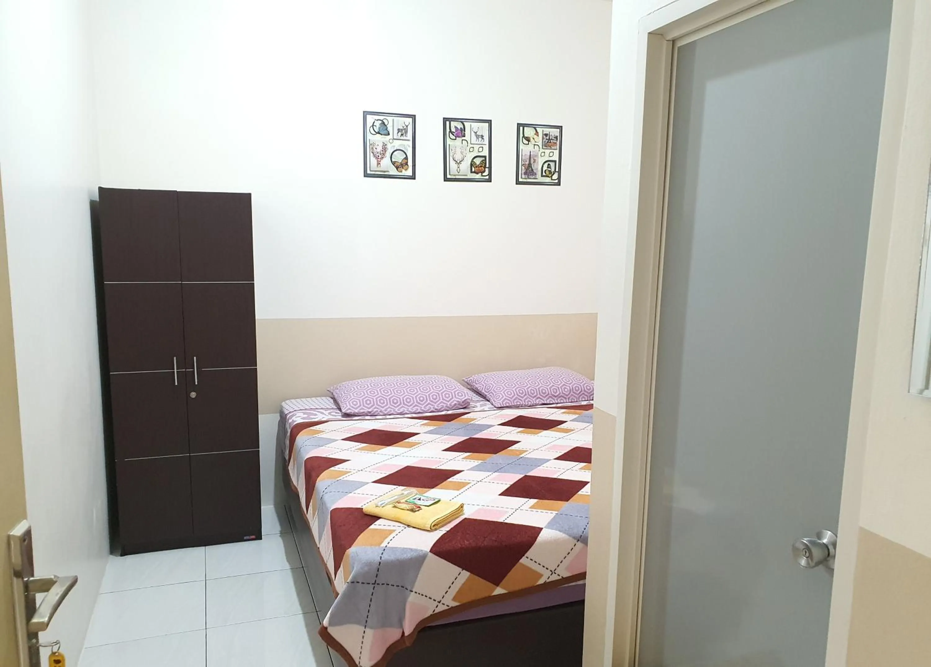 Bedroom, Bed in Delta Inn Bogor Syariah for Indonesian Only