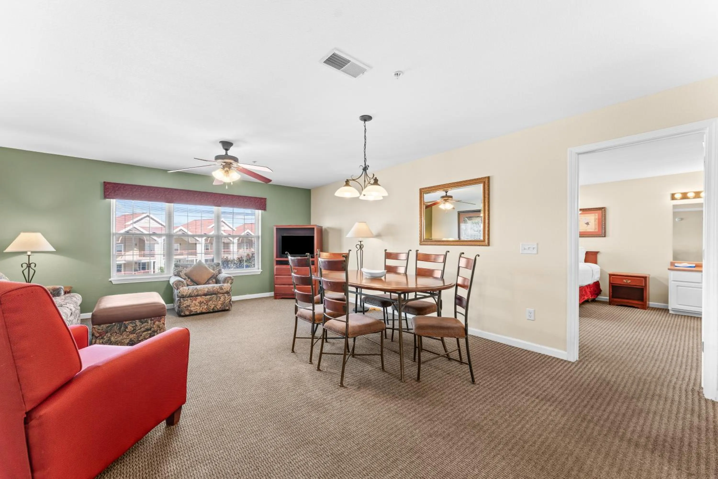 TV and multimedia in Grand Crowne Resort