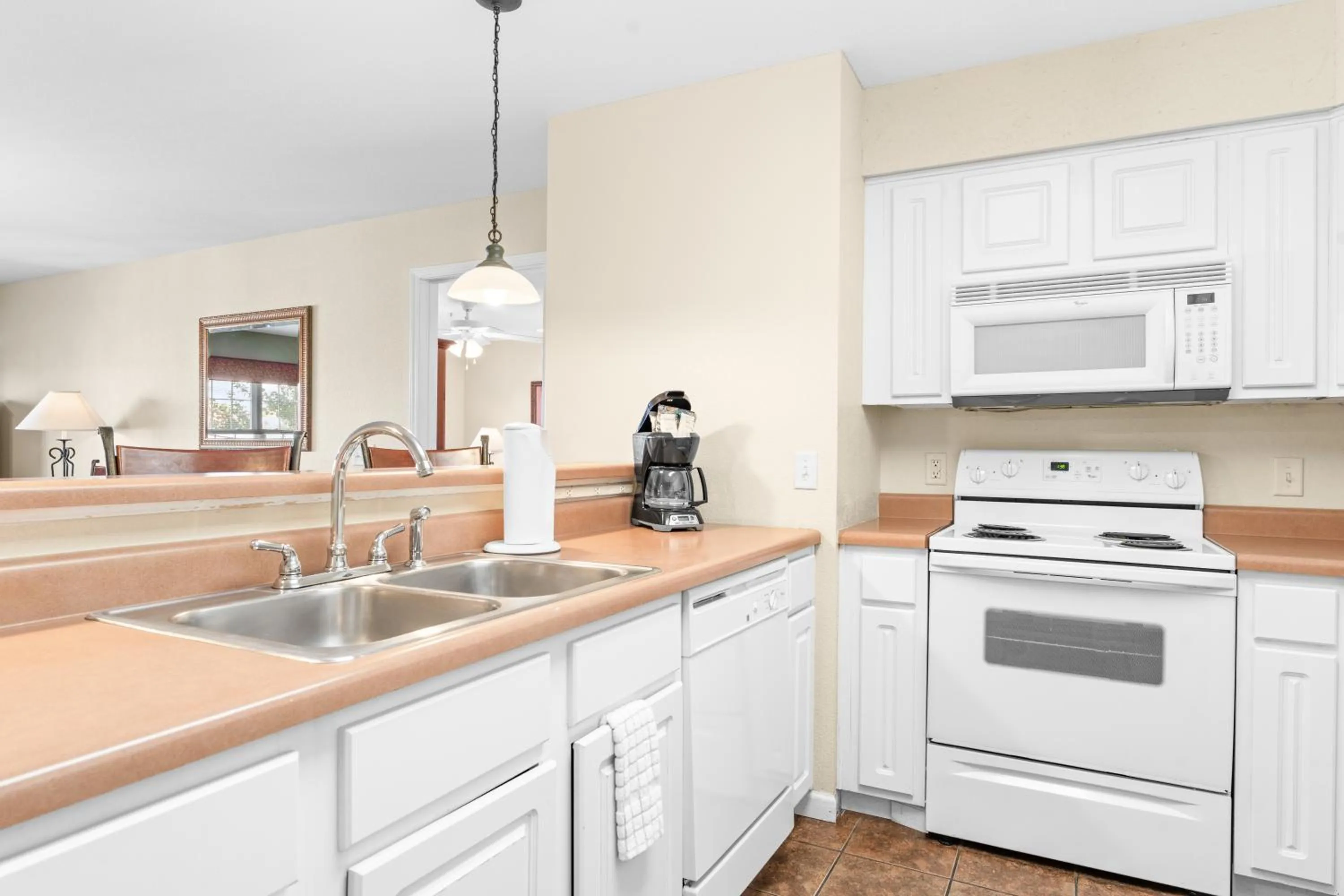 Kitchen or kitchenette in Grand Crowne Resort