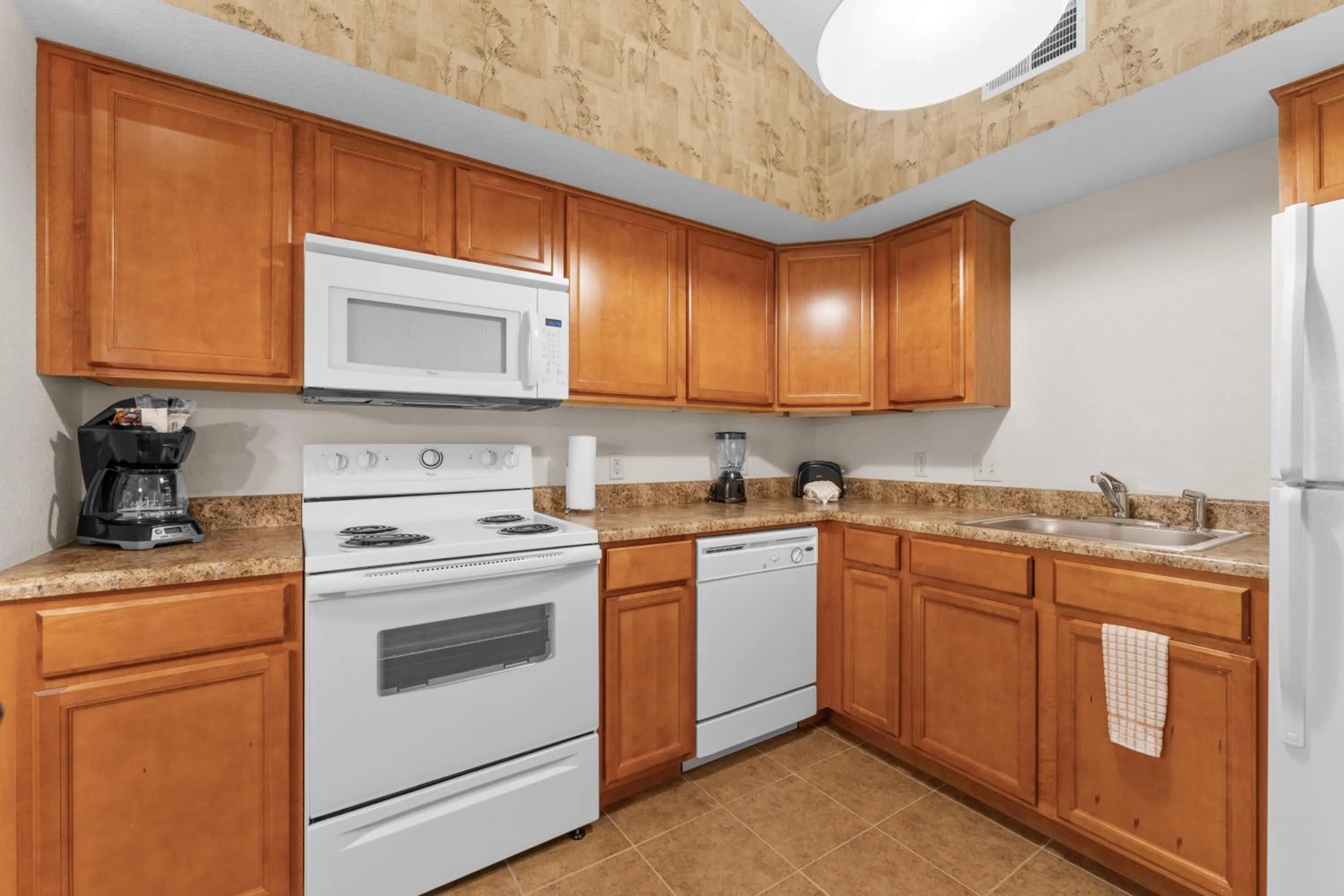 Coffee/tea facilities in Grand Crowne Resort