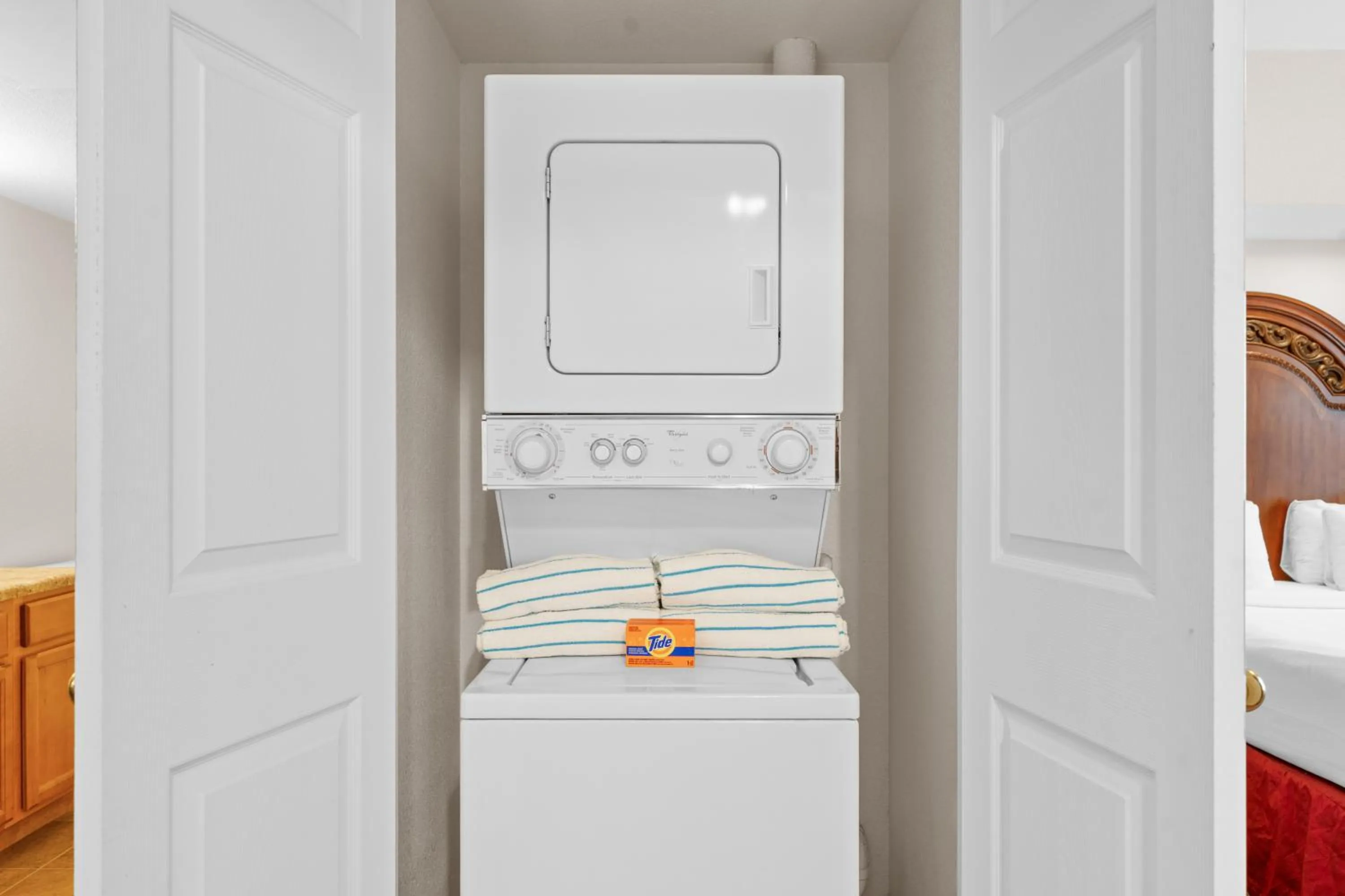 laundry, Bed in Grand Crowne Resort