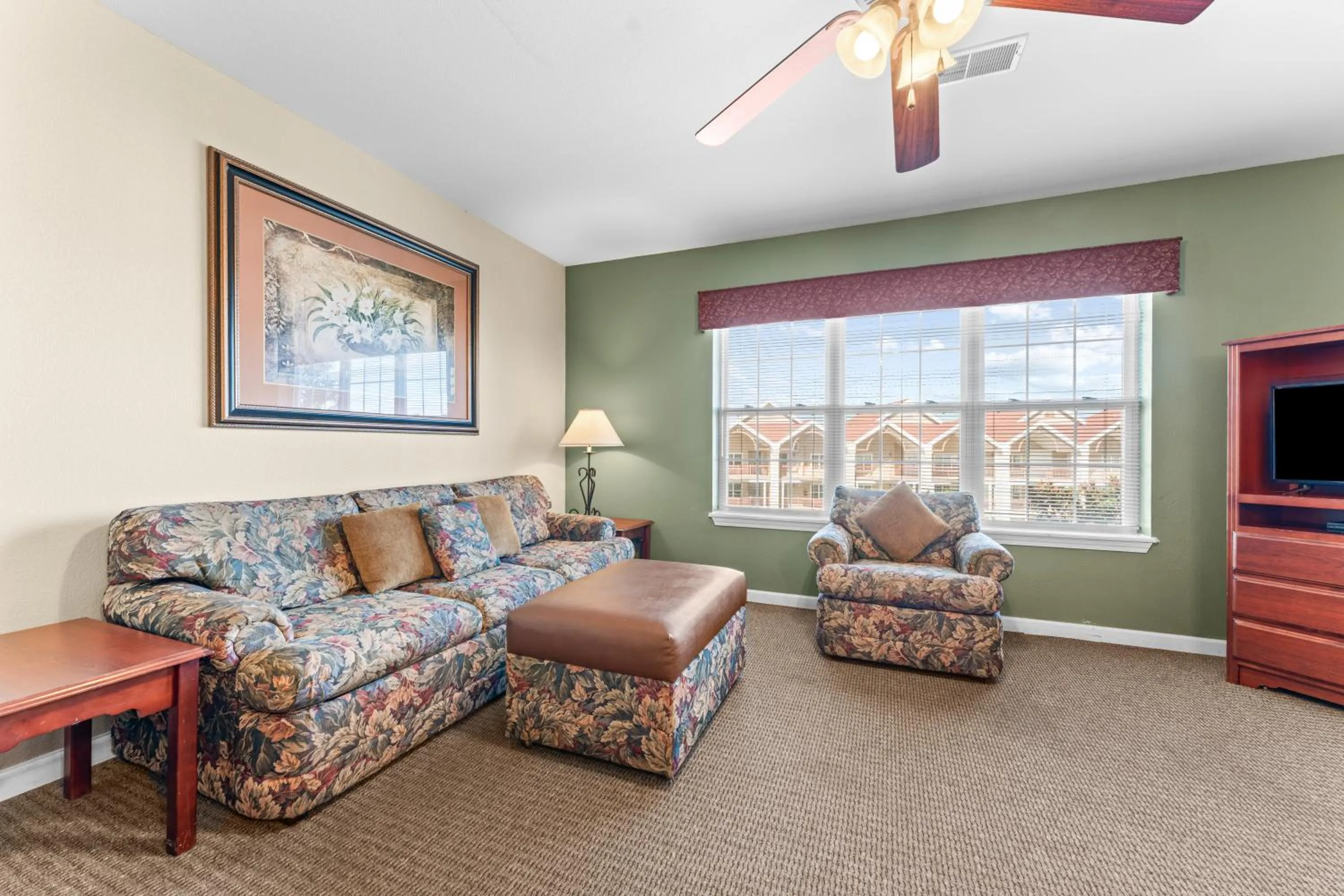 TV and multimedia in Grand Crowne Resort