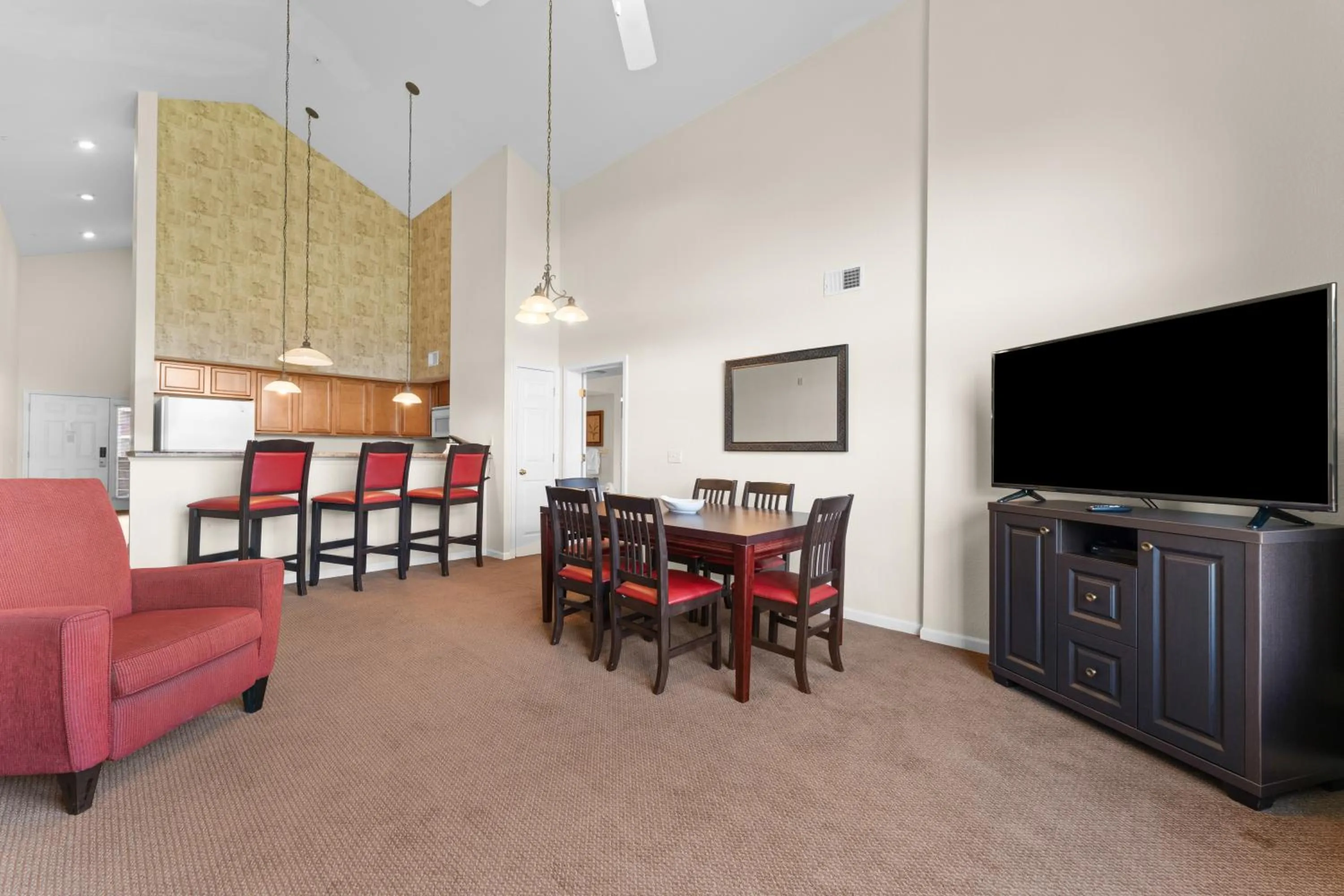 TV and multimedia in Grand Crowne Resort