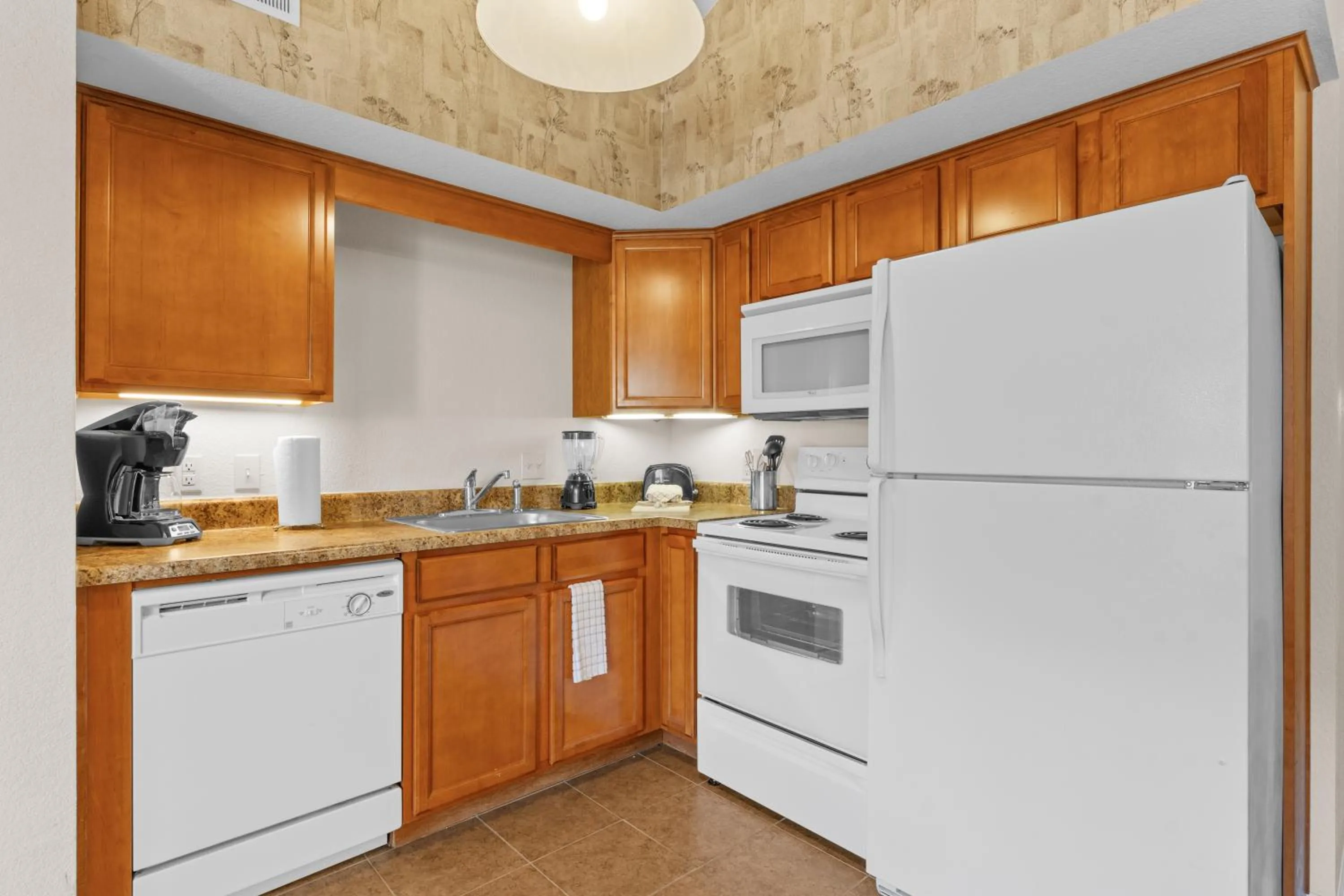 Coffee/tea facilities in Grand Crowne Resort