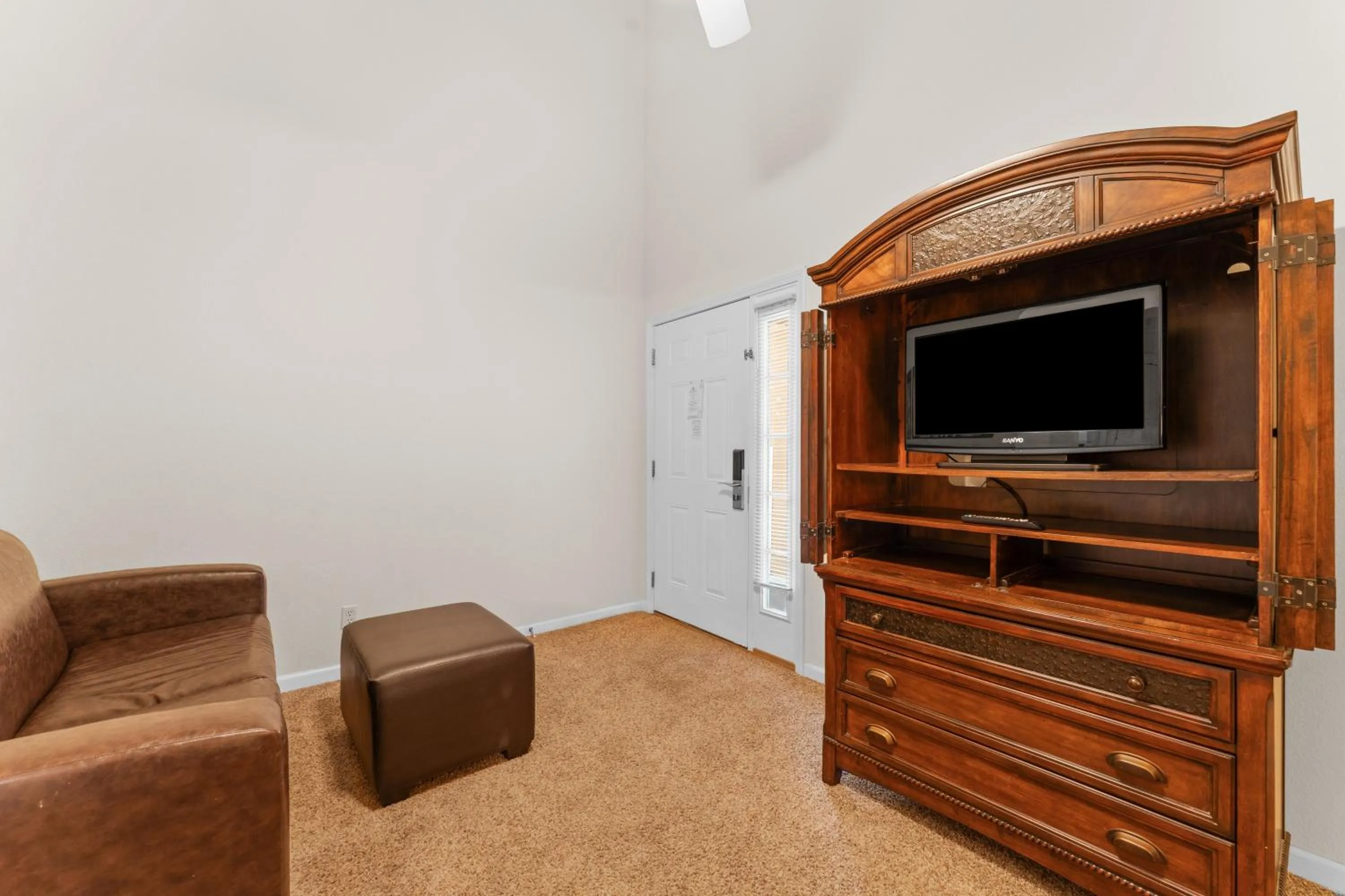 TV and multimedia in Grand Crowne Resort