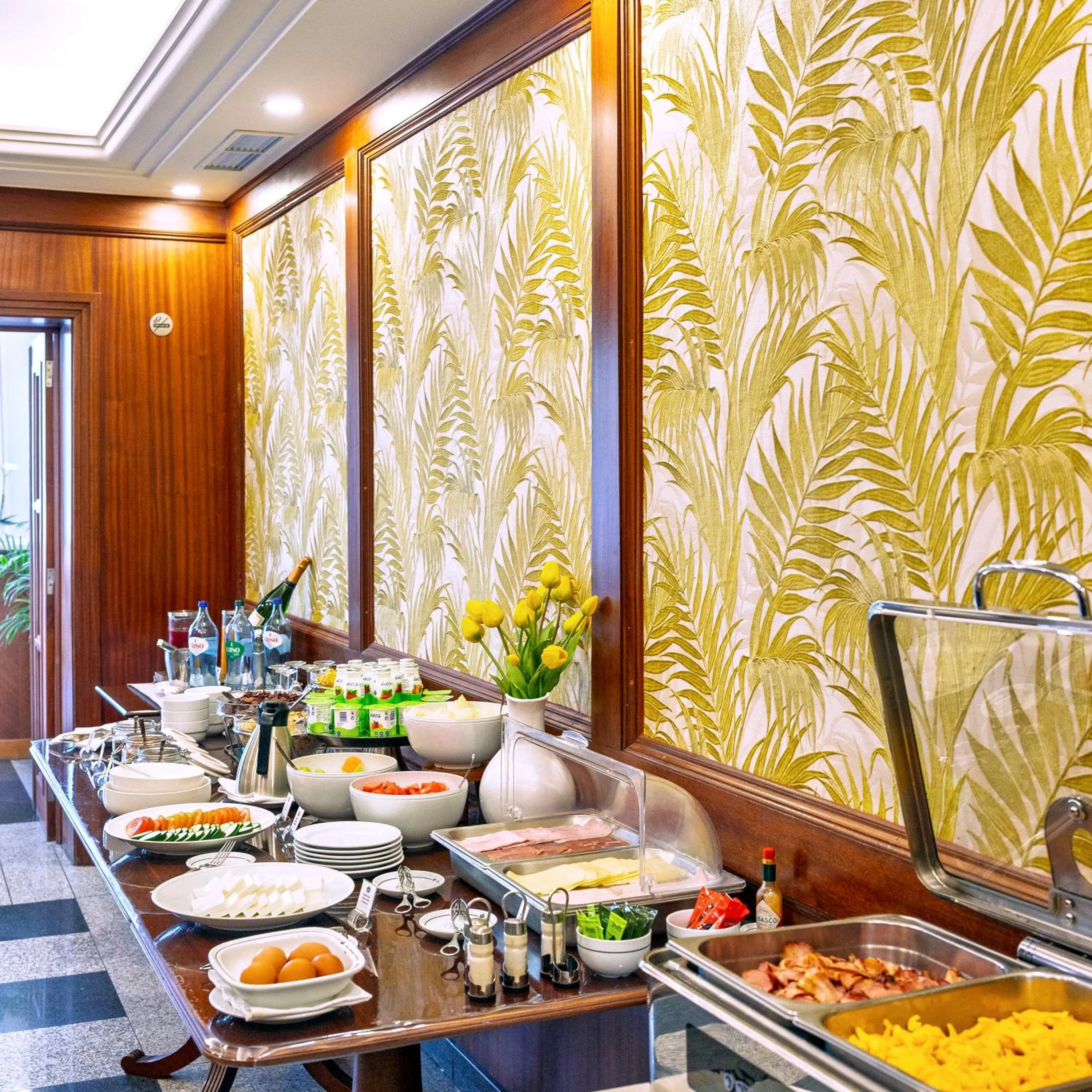 Breakfast in Hotel Metropole