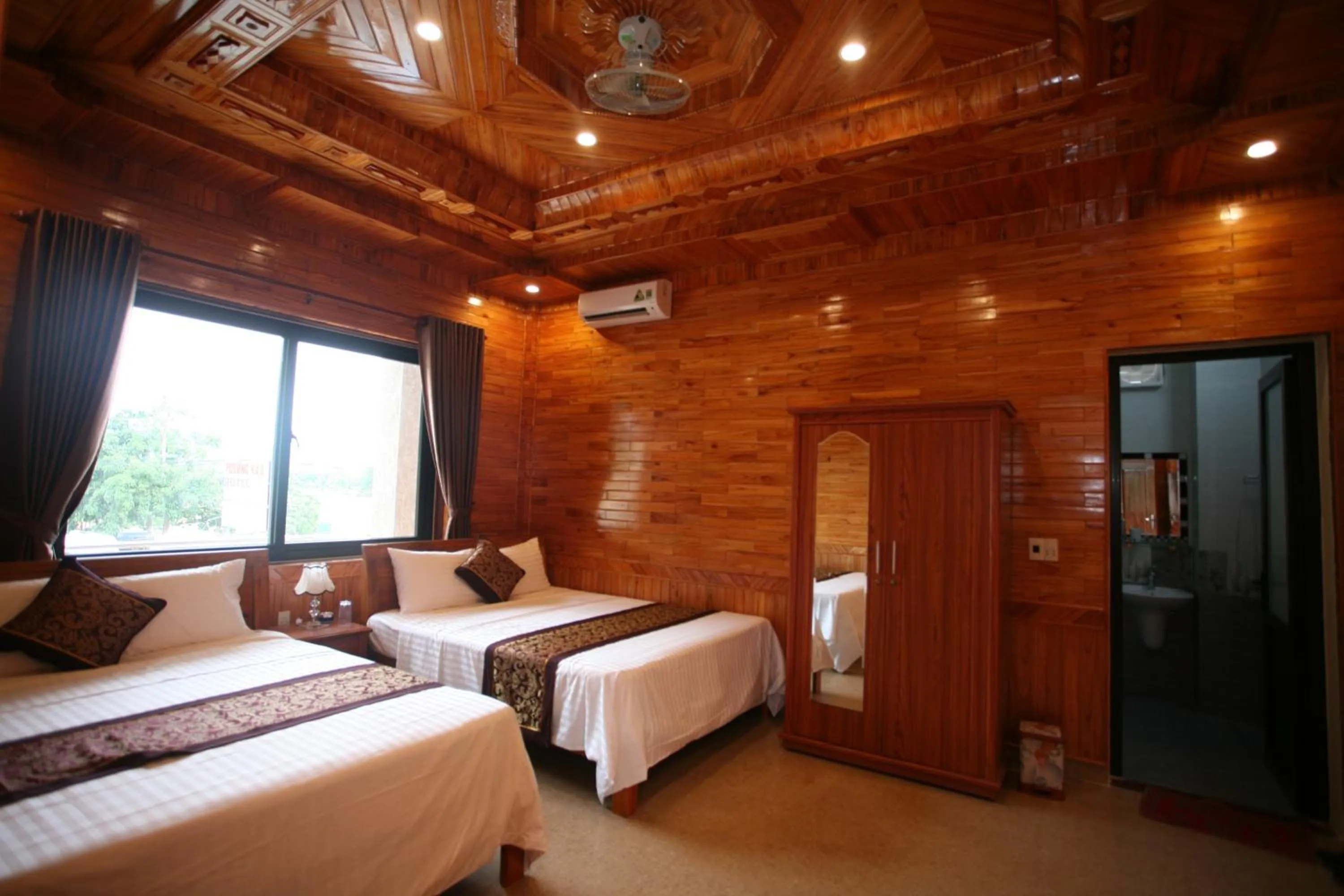 Photo of the whole room, Bed in Sky Hotel