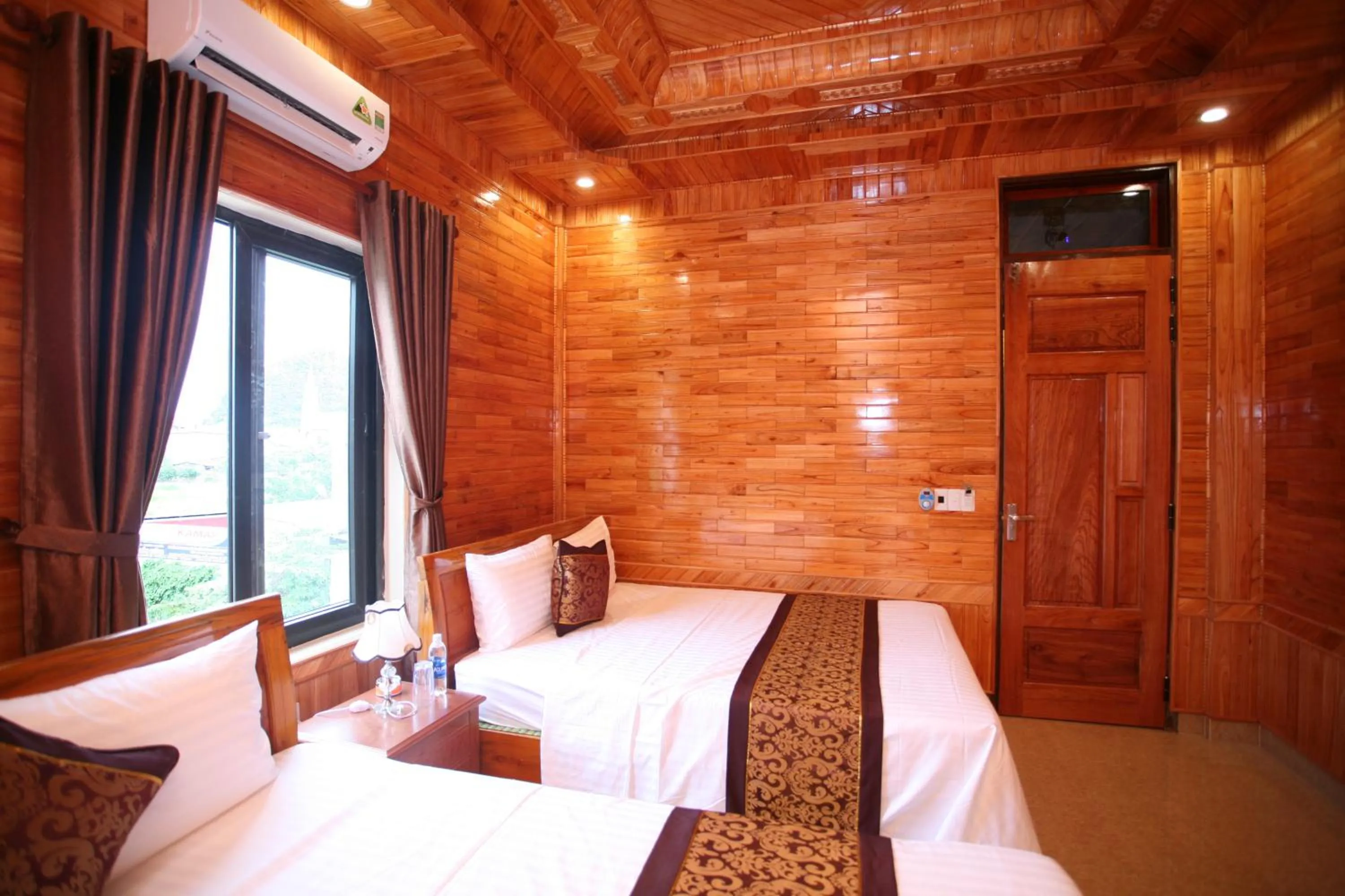 Photo of the whole room, Bed in Sky Hotel