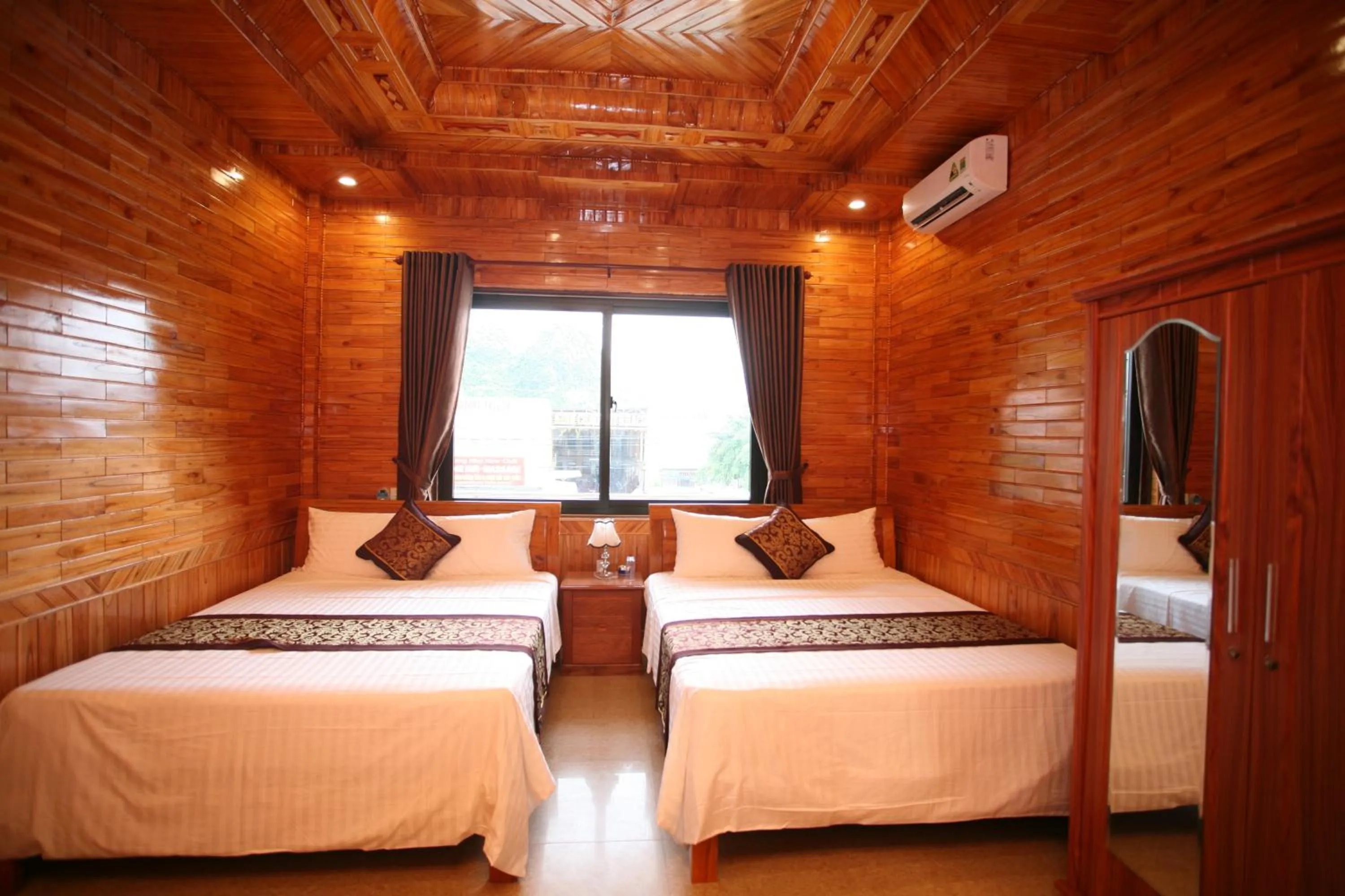 Photo of the whole room, Bed in Sky Hotel