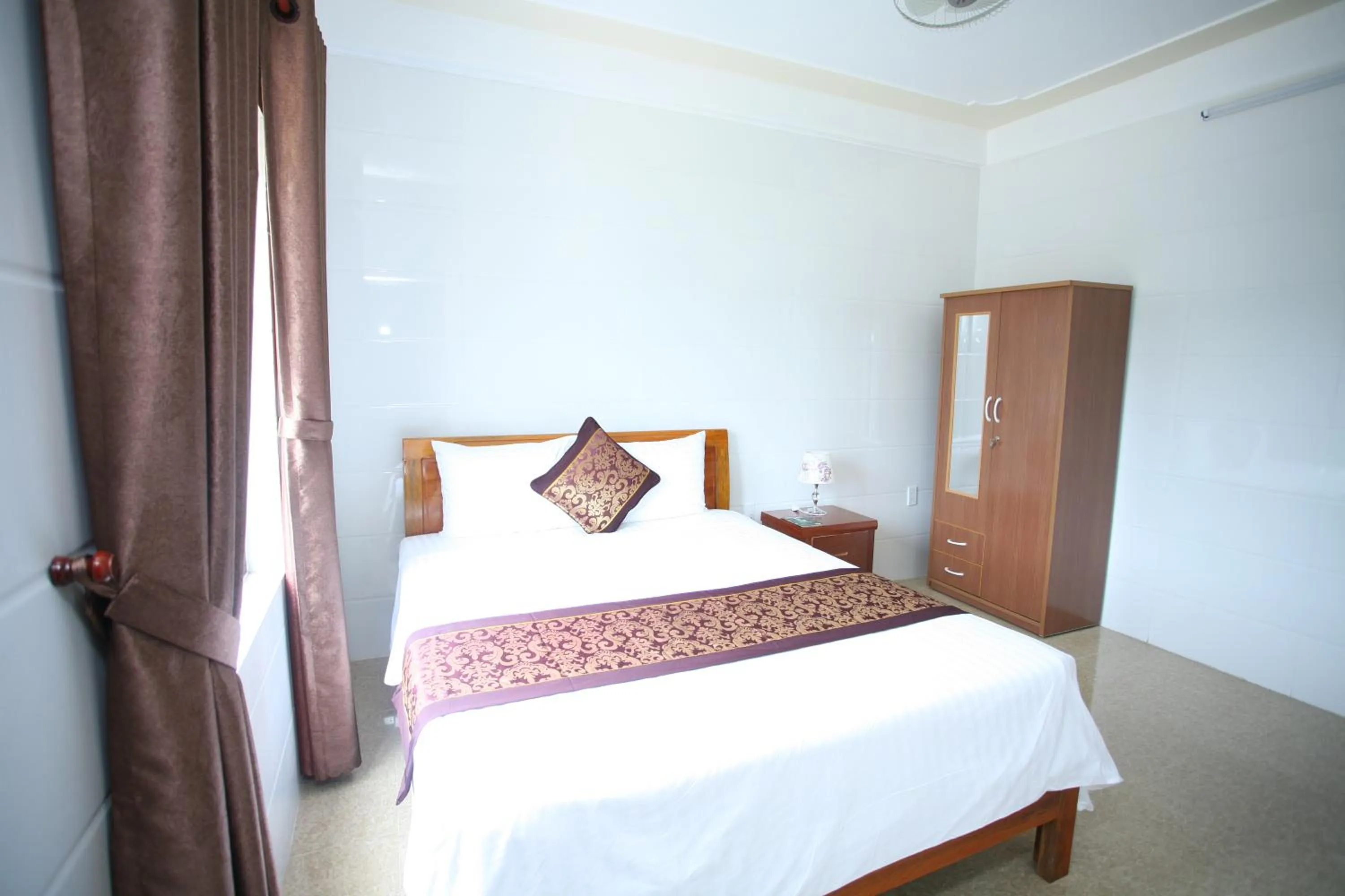 Photo of the whole room, Bed in Sky Hotel