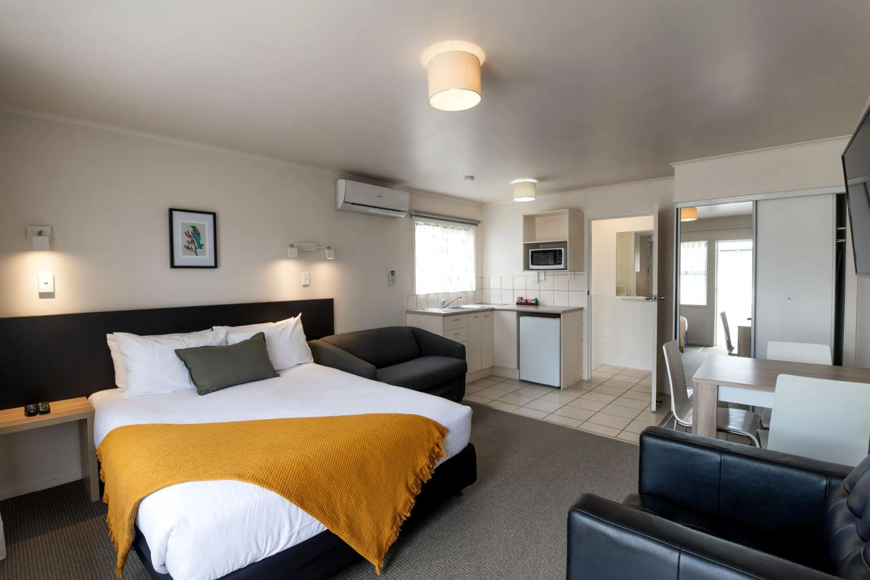 Photo of the whole room, Bed in Ripple Rotorua