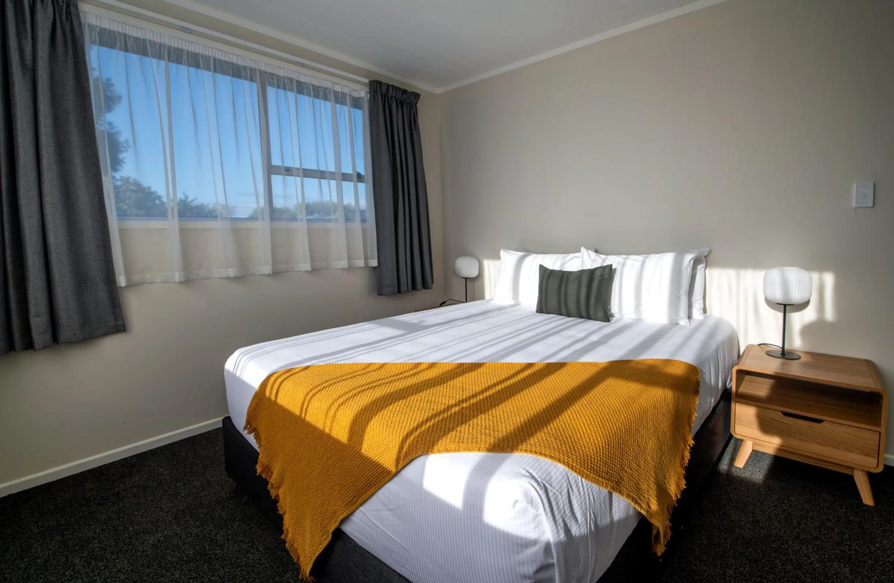 Bedroom, Bed in Ripple Rotorua