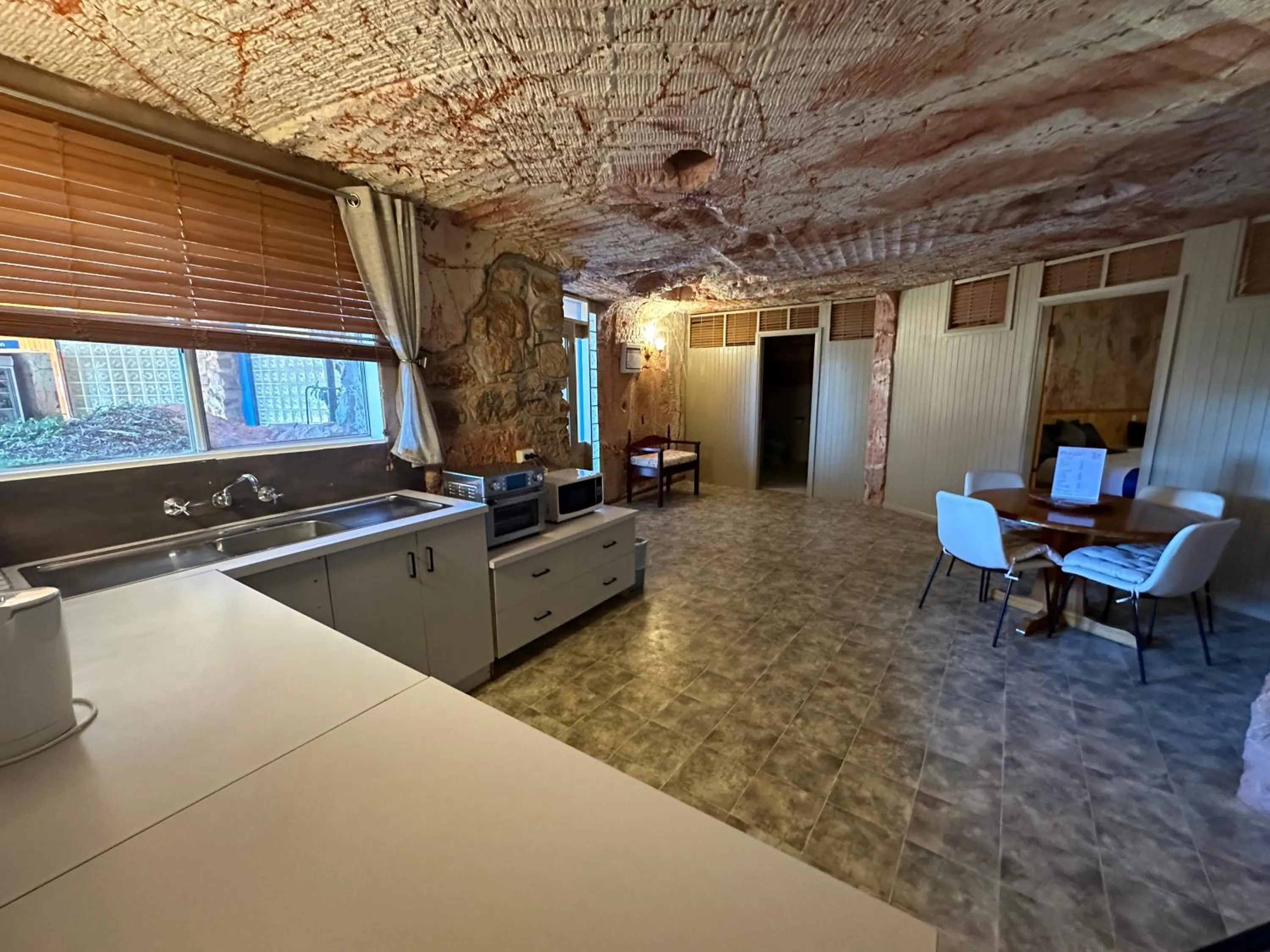 Kitchen or kitchenette in Coober Pedy Experience Motel