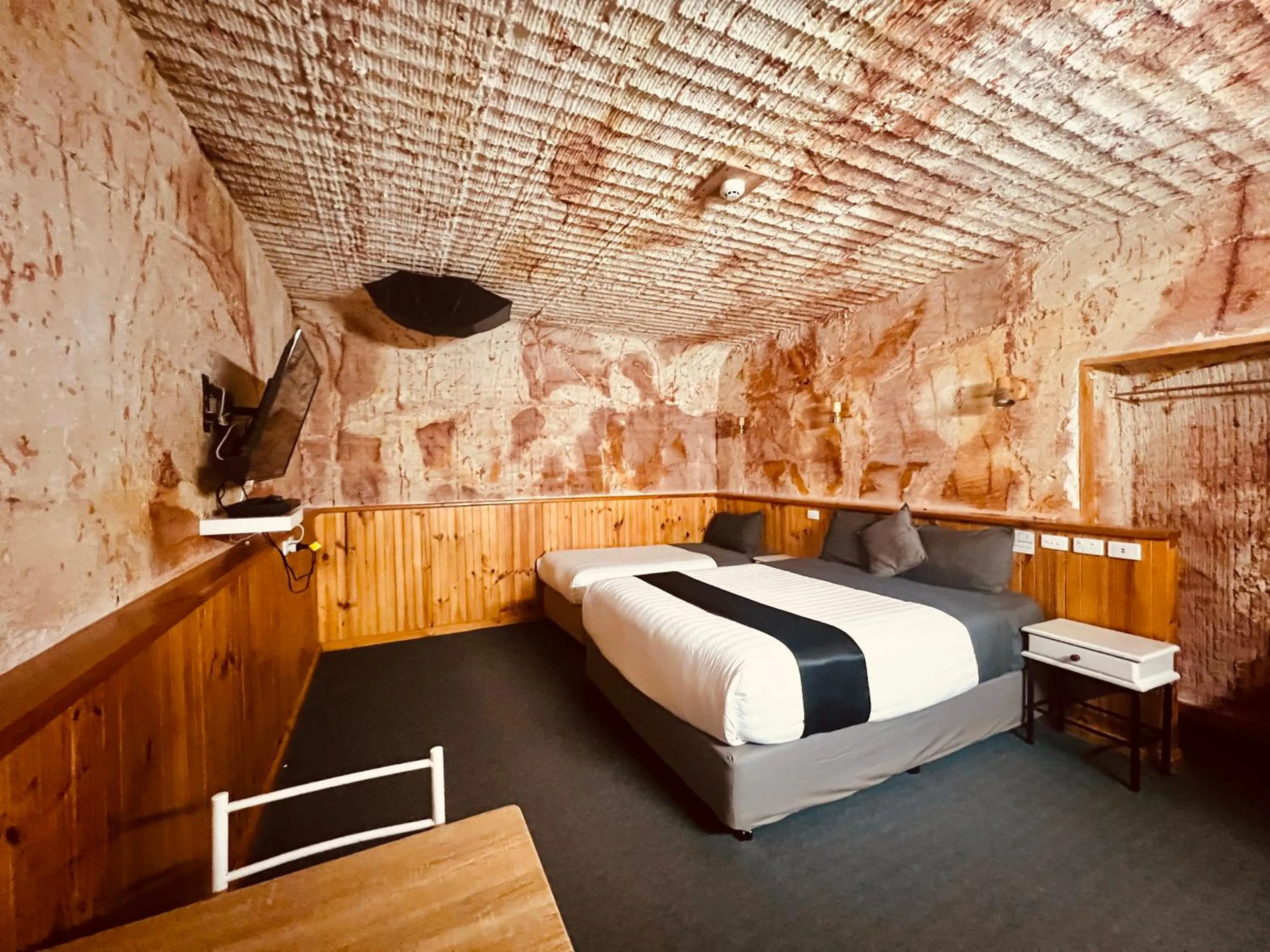 Bedroom, Bed in Coober Pedy Experience Motel