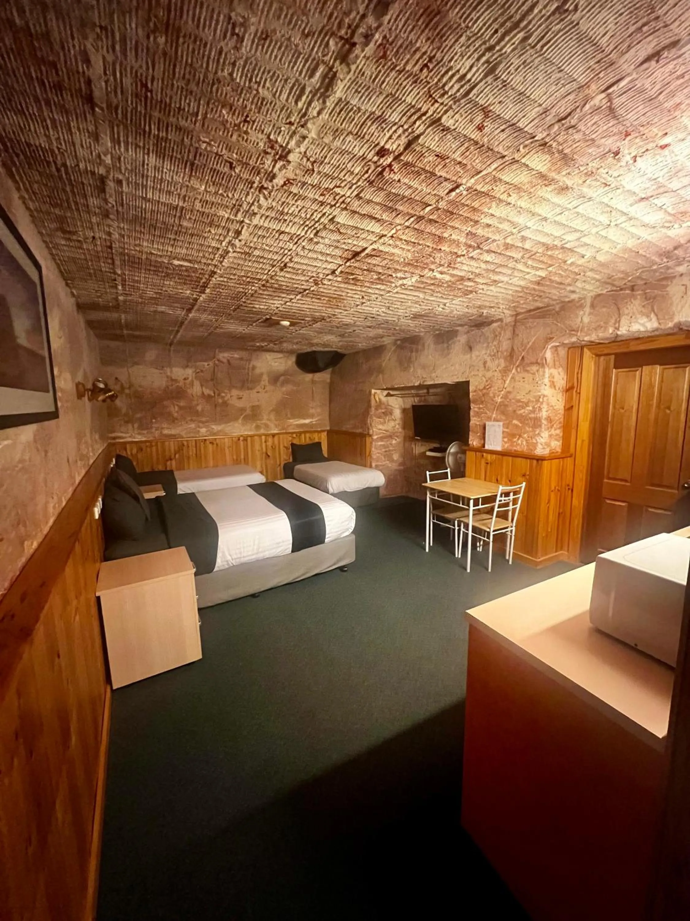 Photo of the whole room, Bed in Coober Pedy Experience Motel