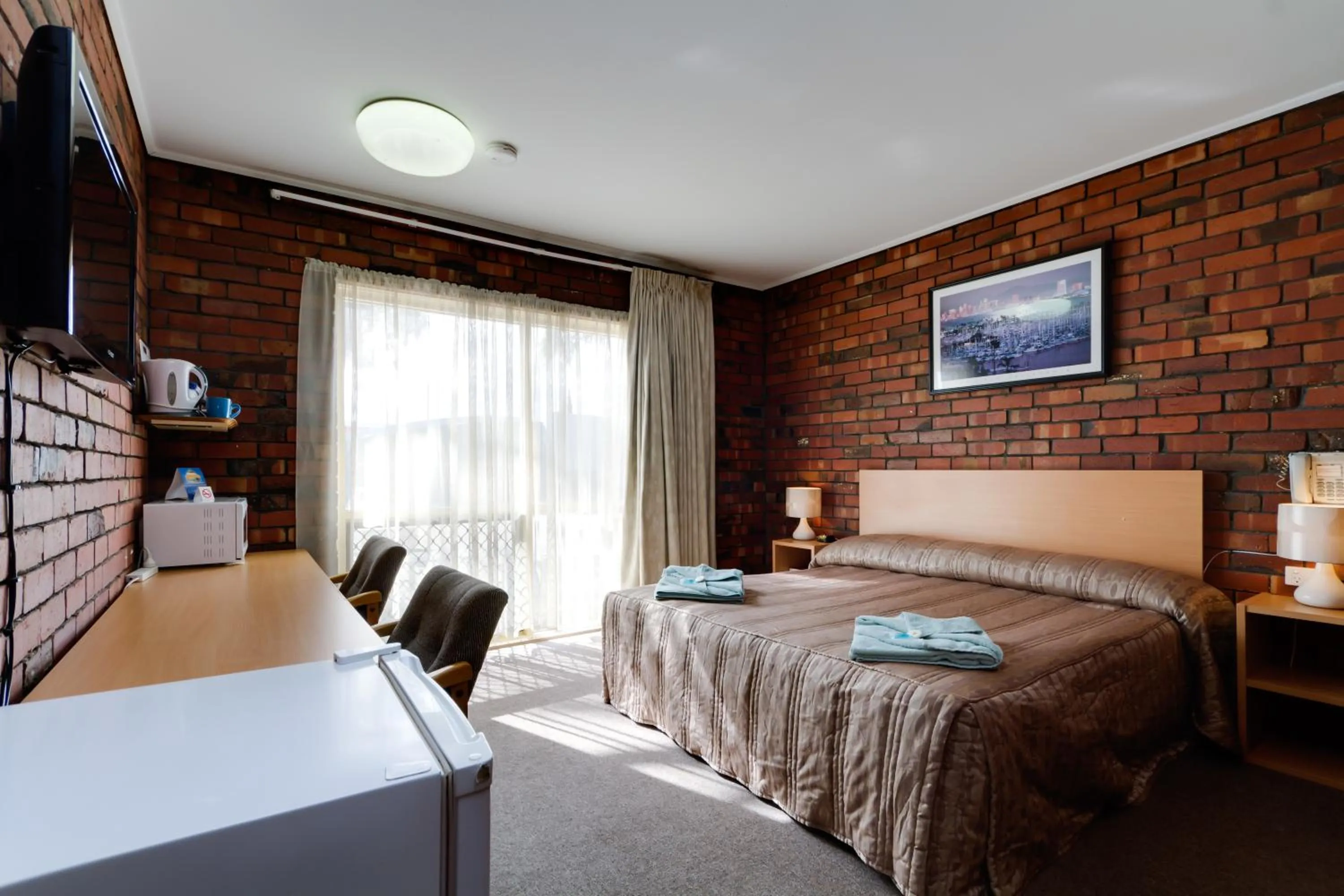 Bed in Enfield Motel