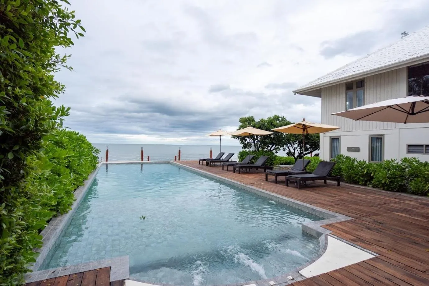 Swimming pool in De Chaochom Hua Hin