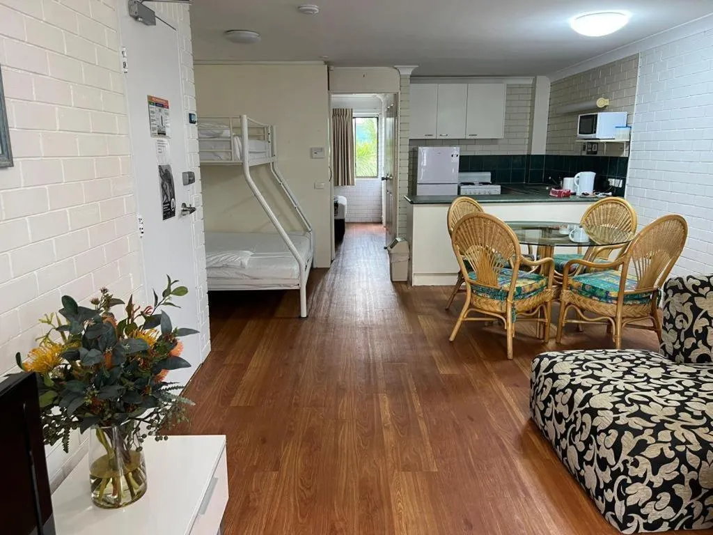 Bed in Trickett Gardens Holiday Inn