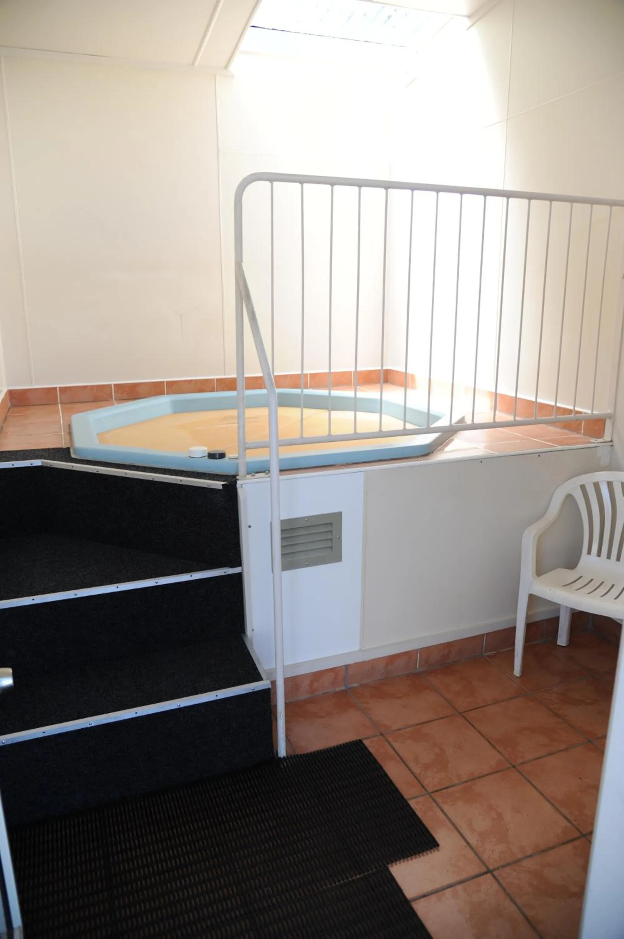 Hot Tub, Bed in Blenheim Bridges Holiday Park
