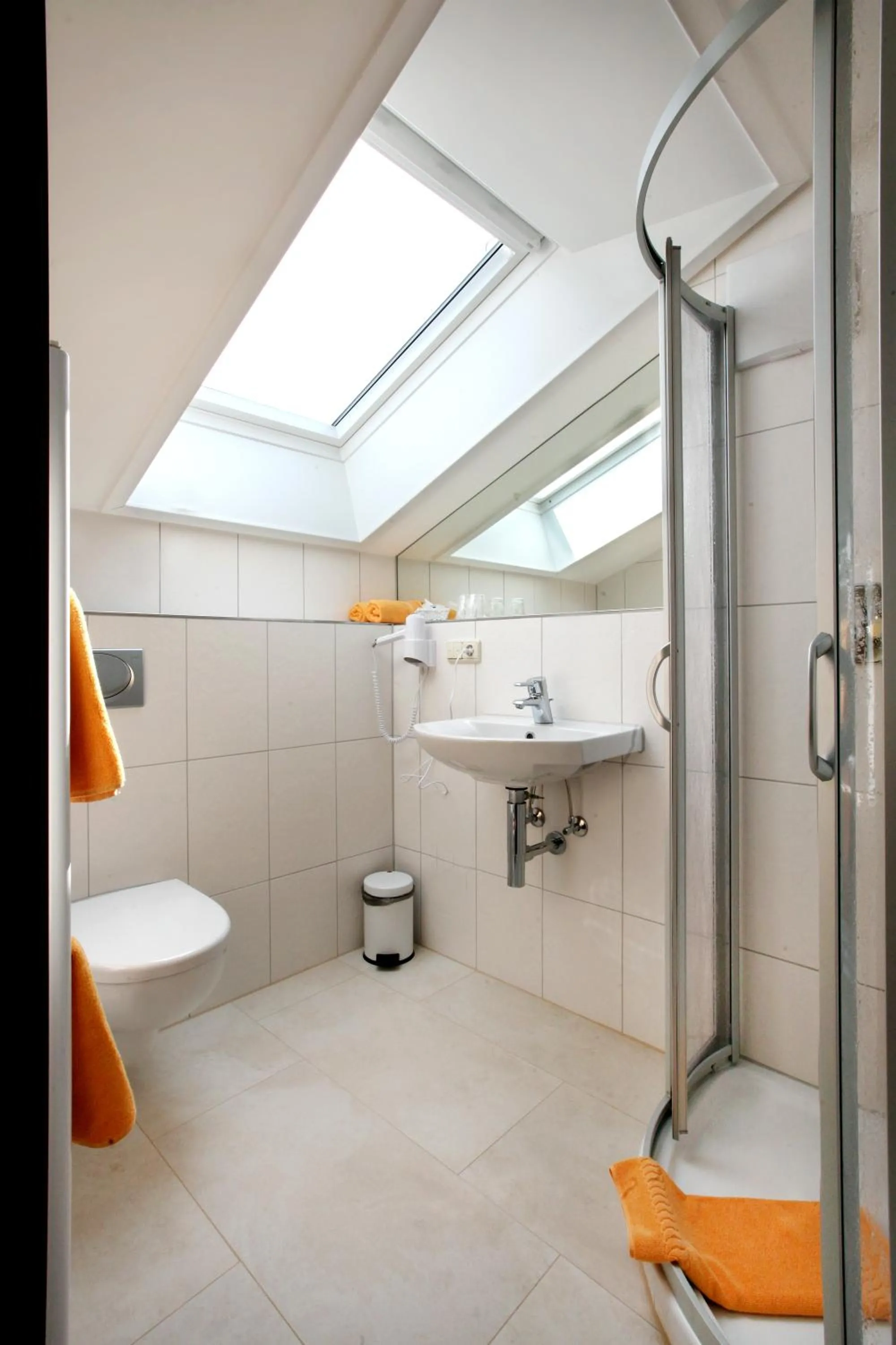 Single Room in Bahnhof Busch