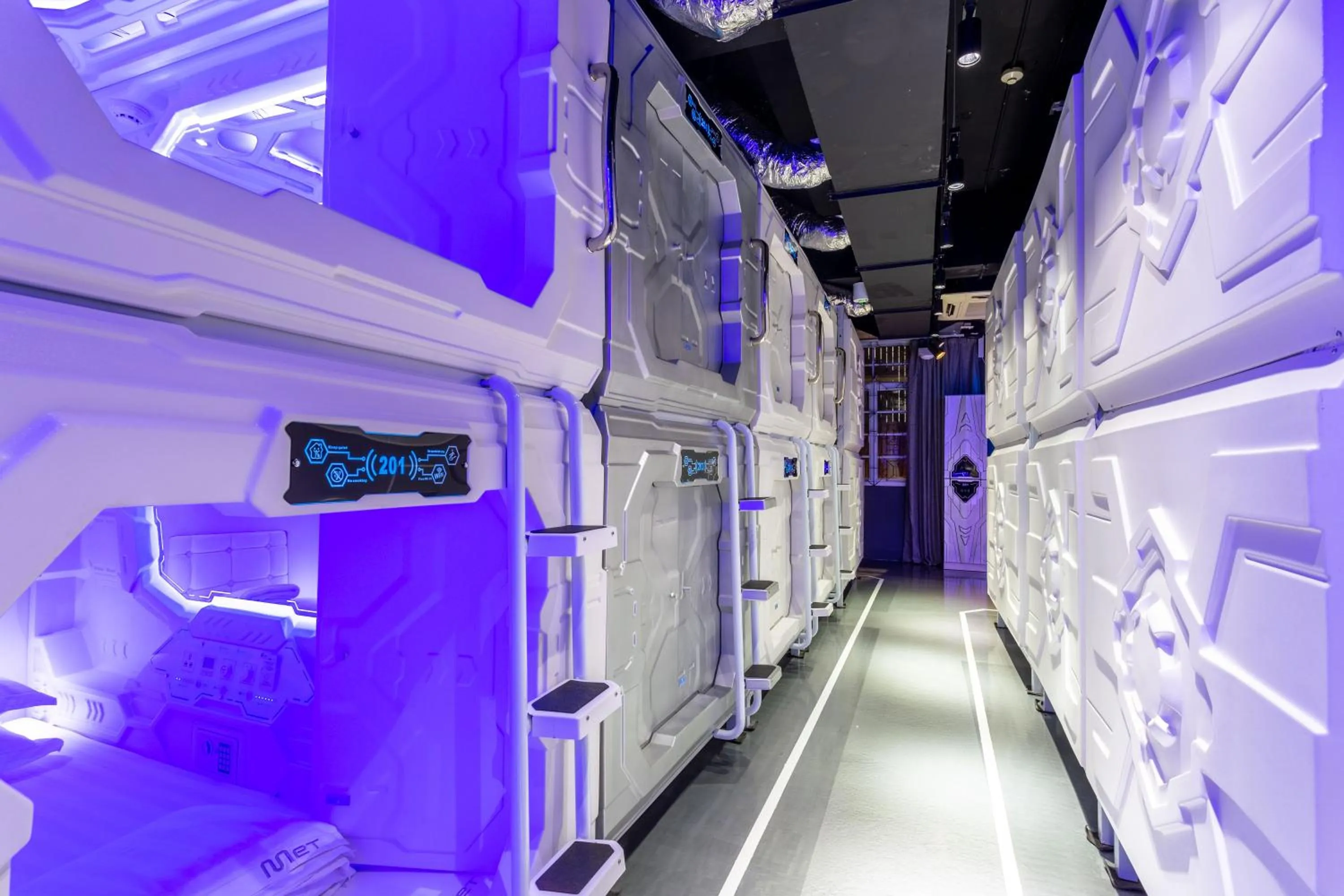 Photo of the whole room in MET A Space Pod at Arab Street