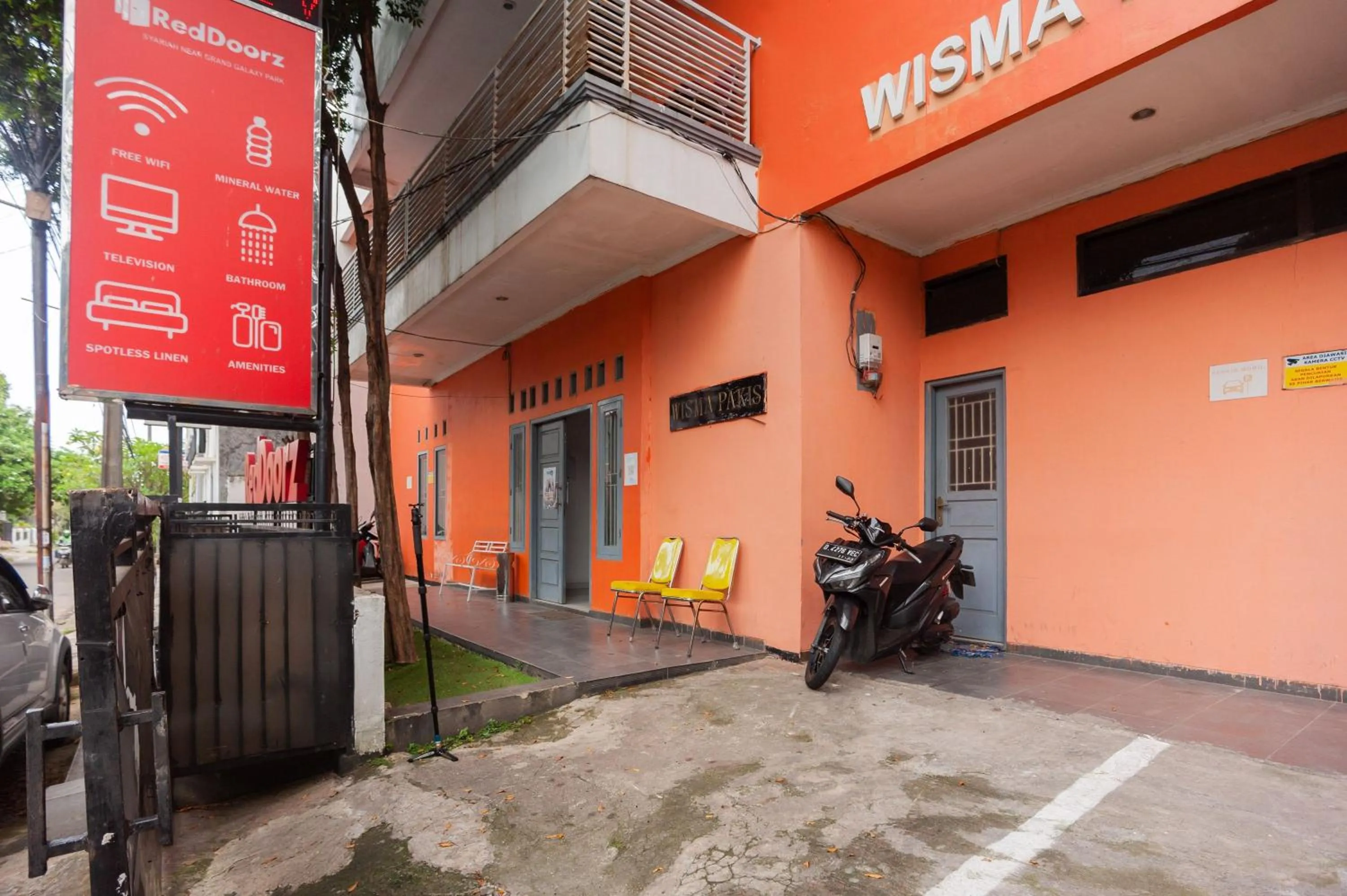 Property building in RedDoorz Syariah near Grand Galaxy Park