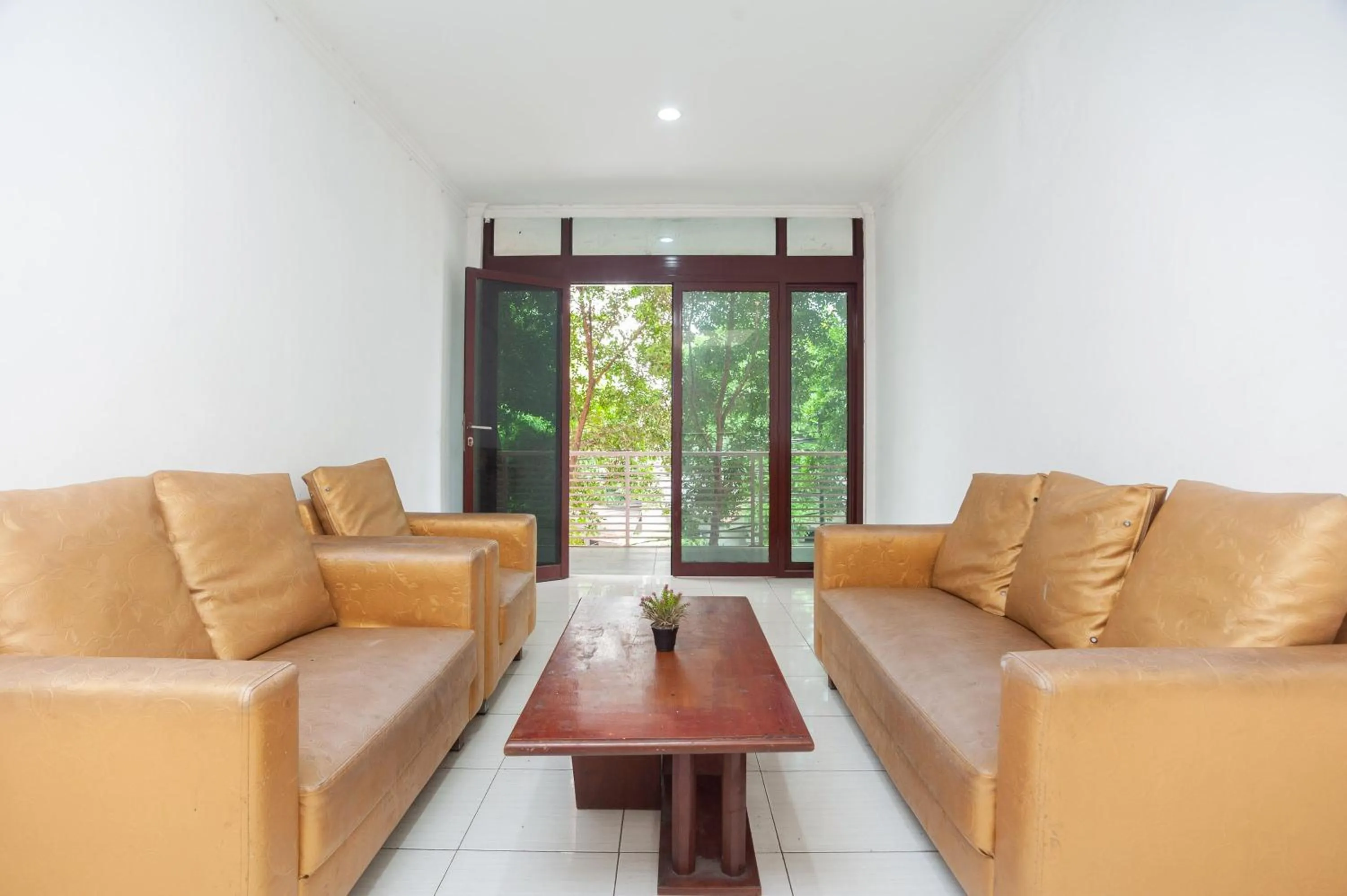 Living room in RedDoorz Syariah near Grand Galaxy Park