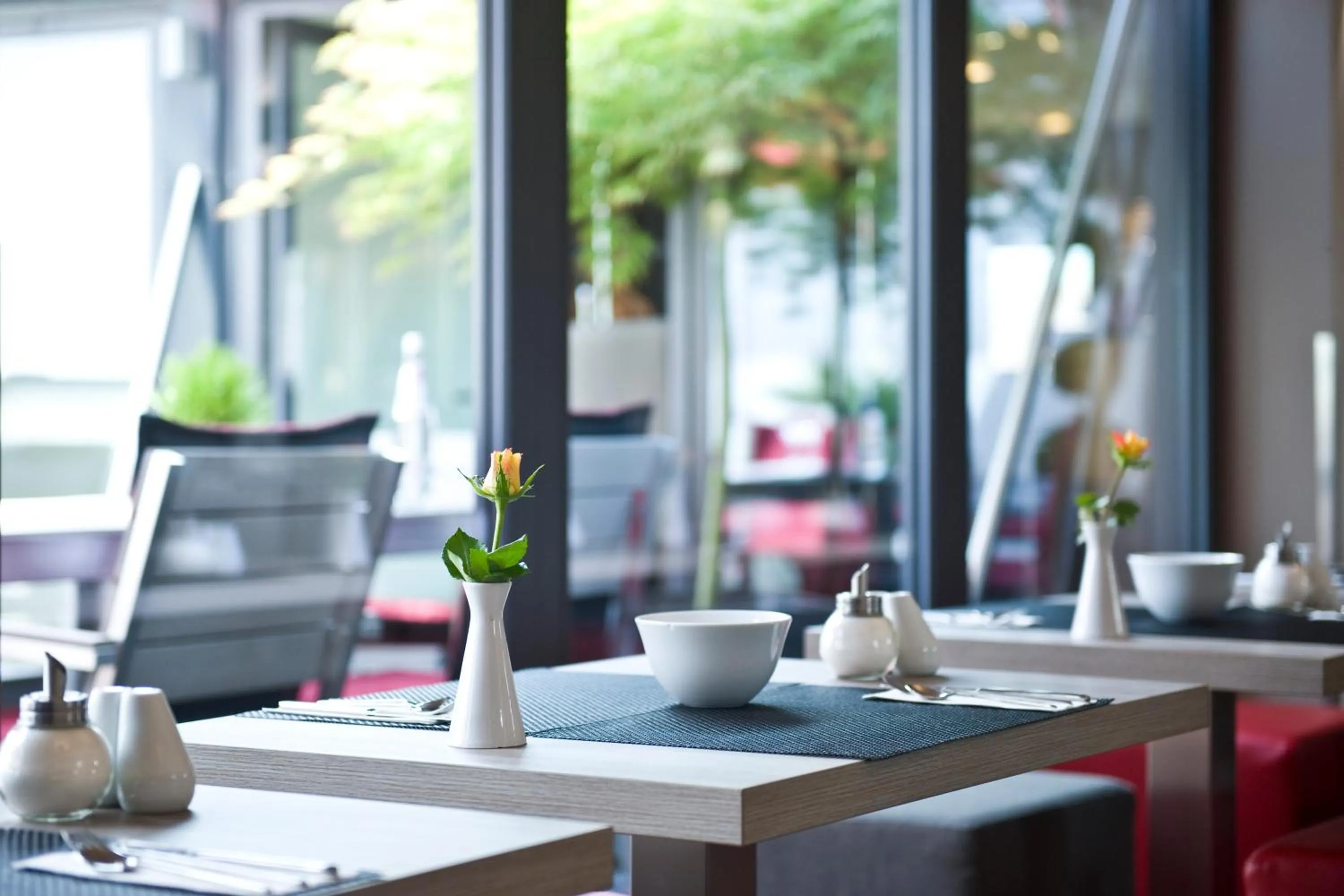 Seating area in Gideon Hotel