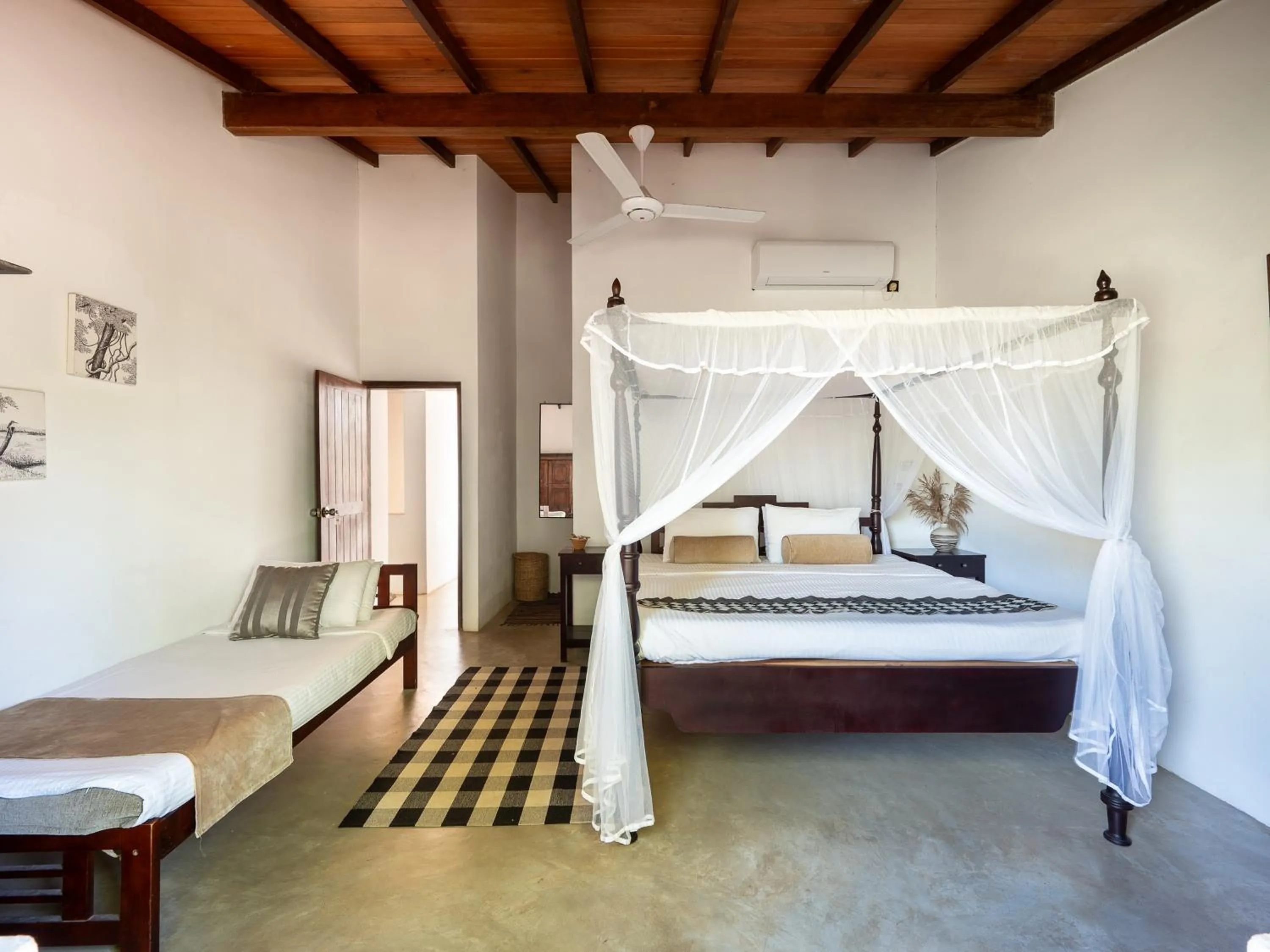 Photo of the whole room, Bed in Villa Sunbird Negombo