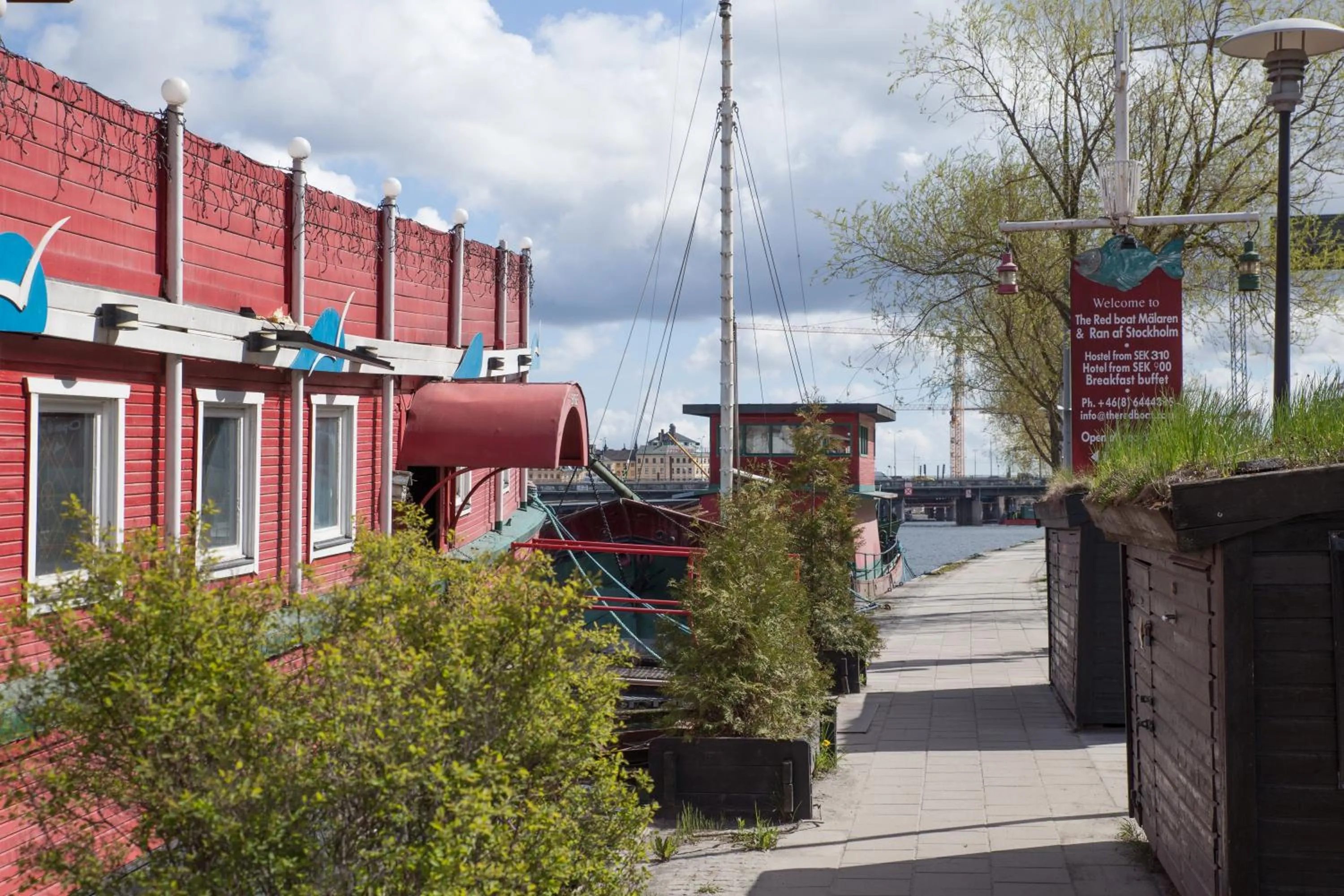 Street view in Den Röda Båten