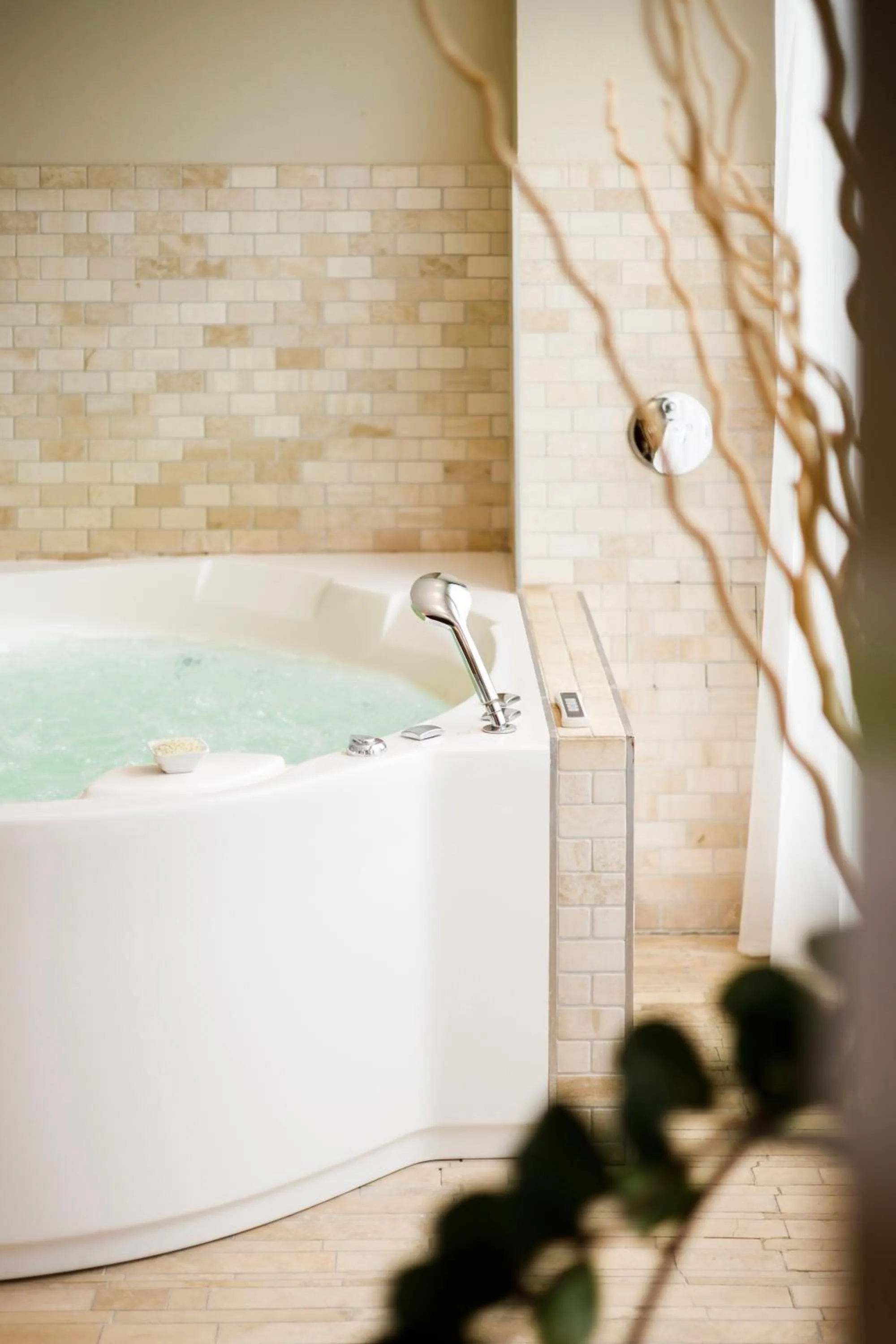 Hot Tub in Ultra Marine by Zdrojowa