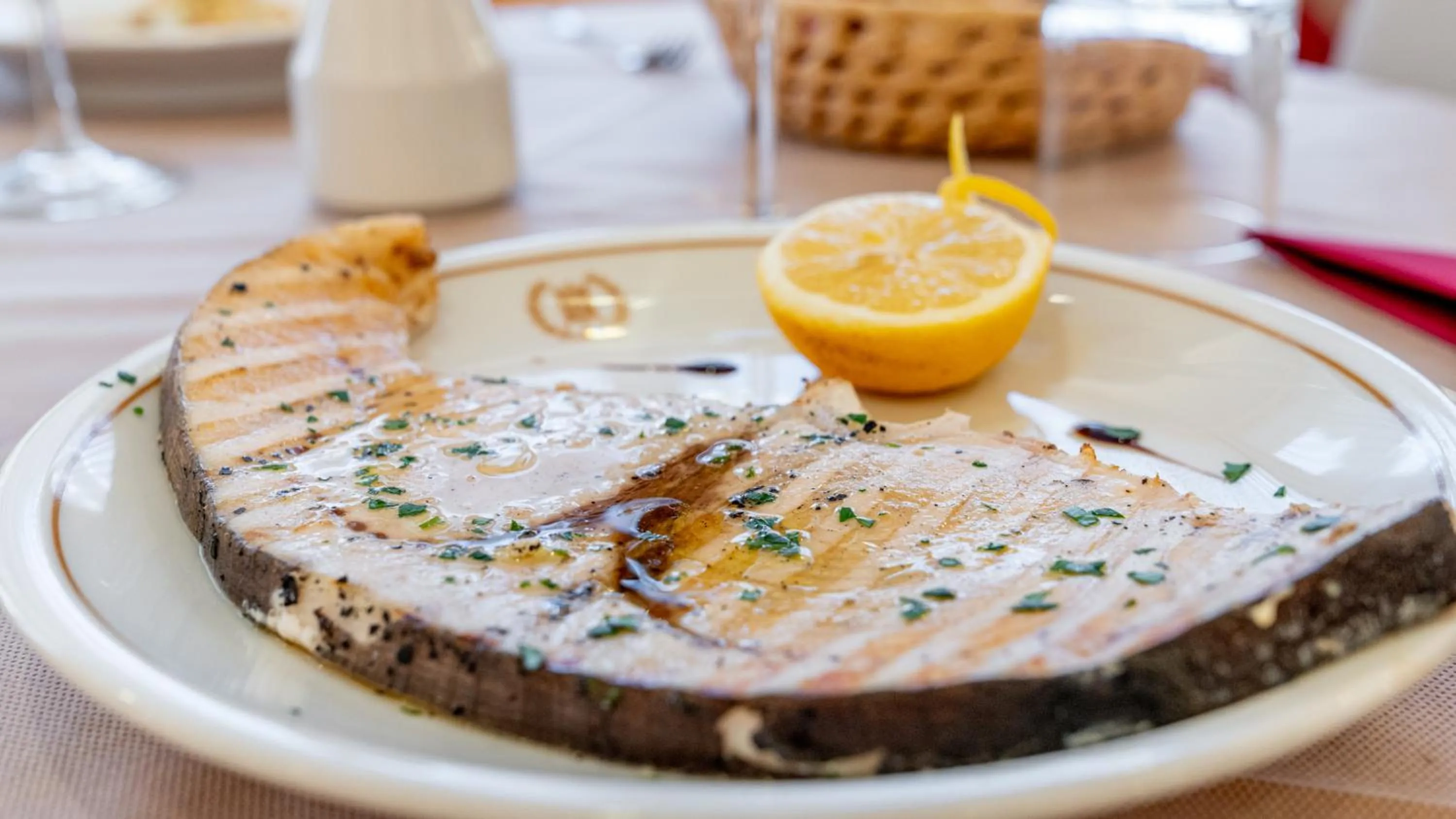 Restaurant/places to eat in Hotel Nobel