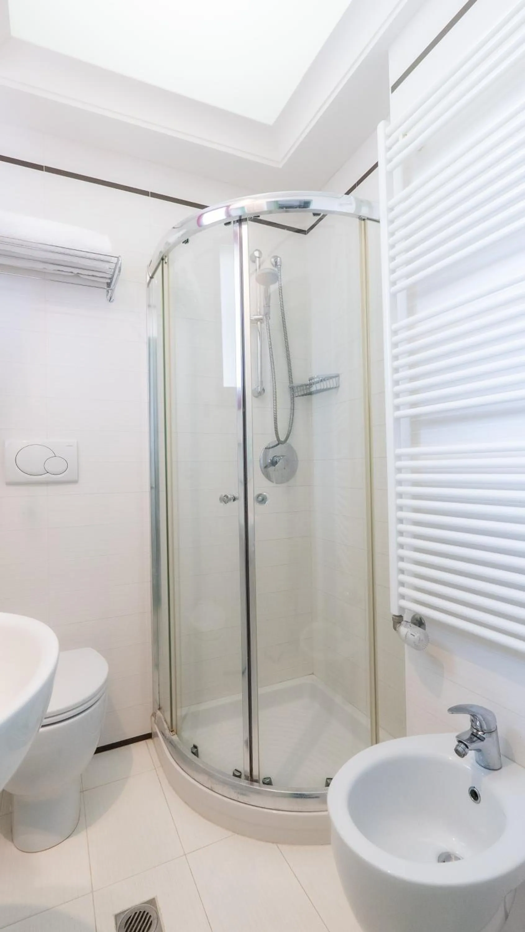 Shower in Hotel Nobel