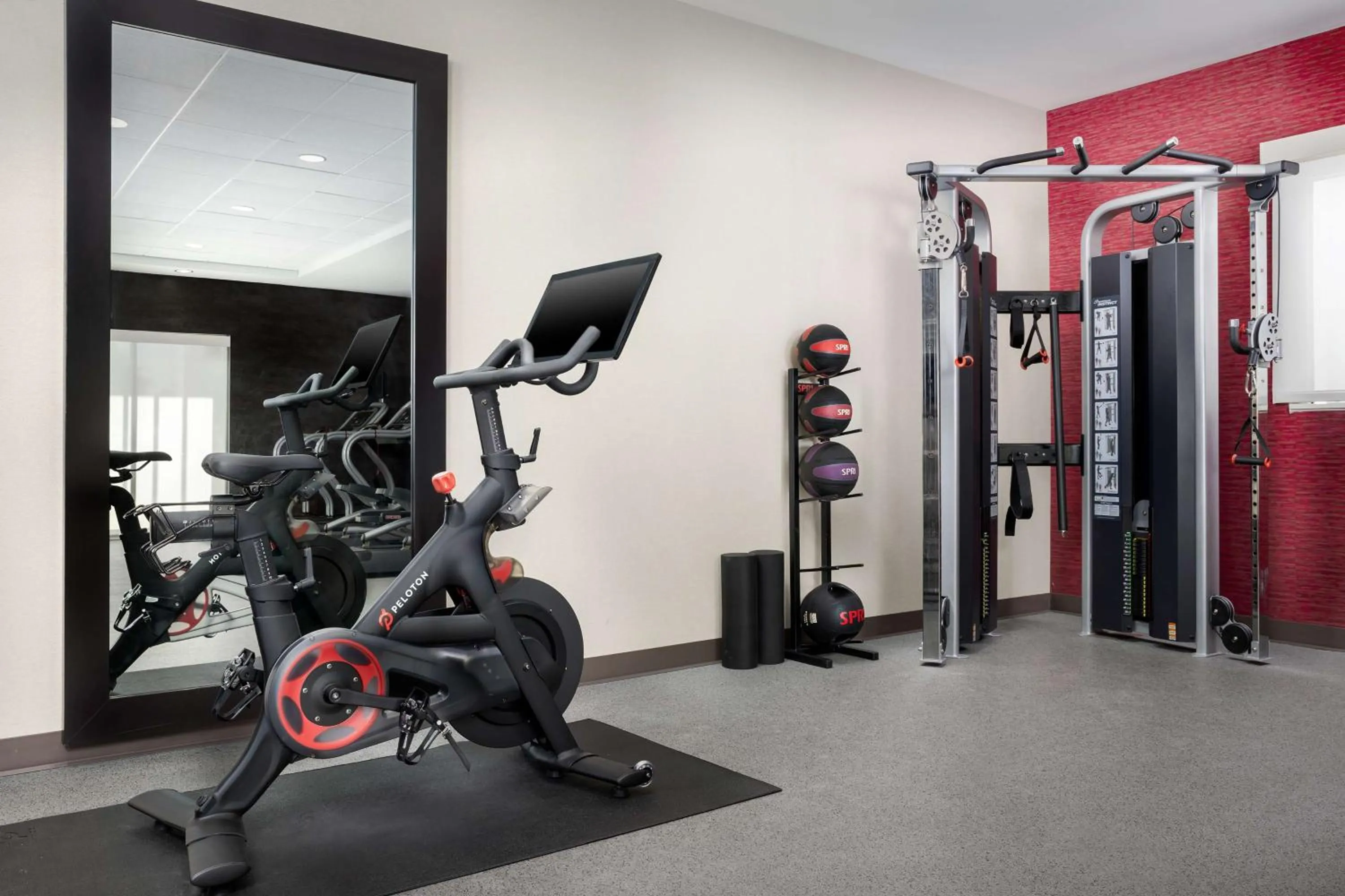 Fitness centre/facilities in Home2 Suites By Hilton Clermont