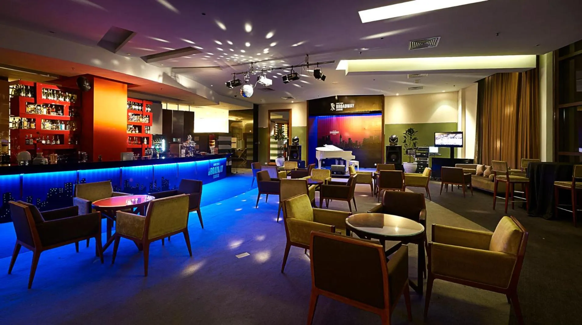 Restaurant/places to eat in Comfort Service Apartment at Times Square KL