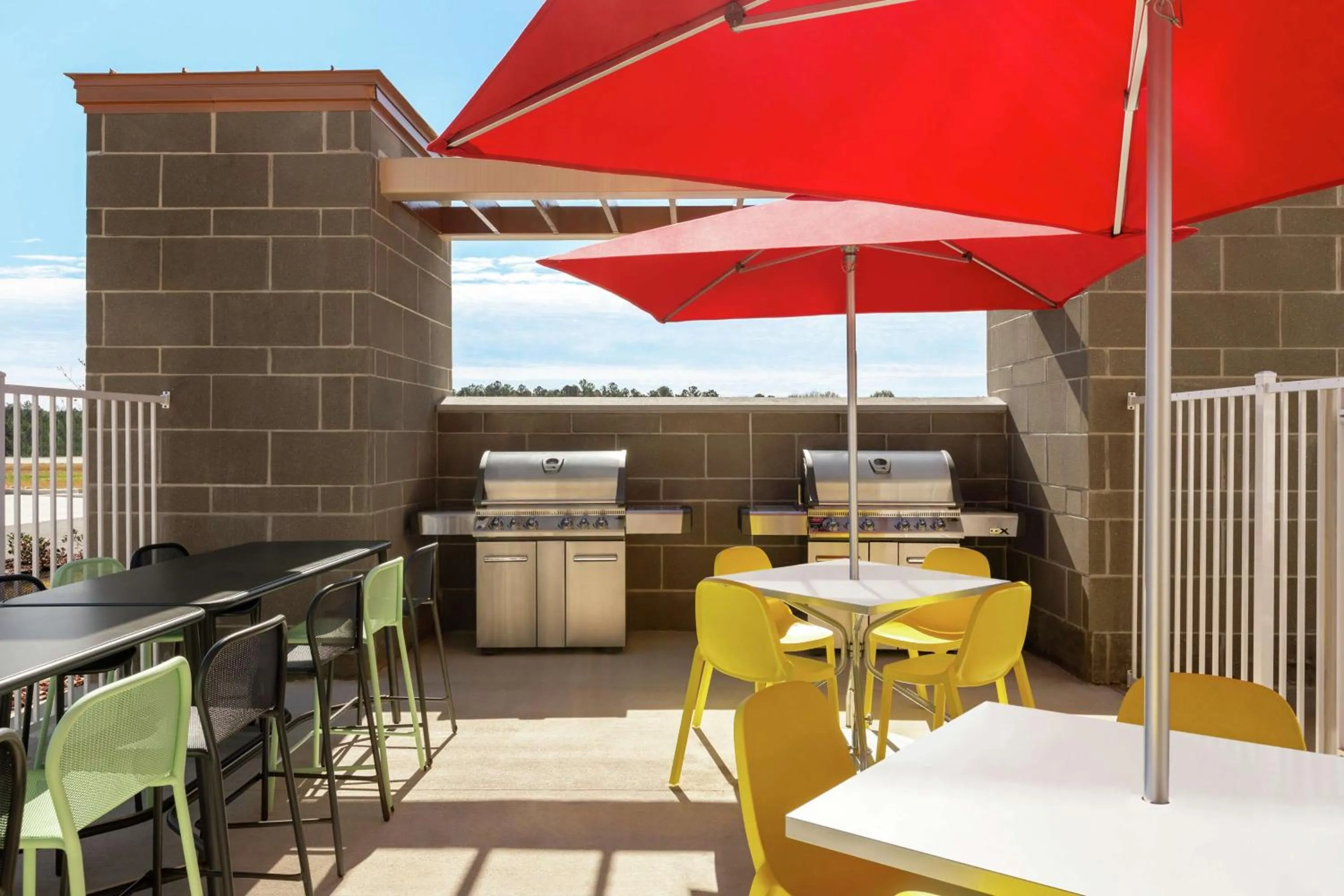 Dining area in Home2 Suites By Hilton Statesboro