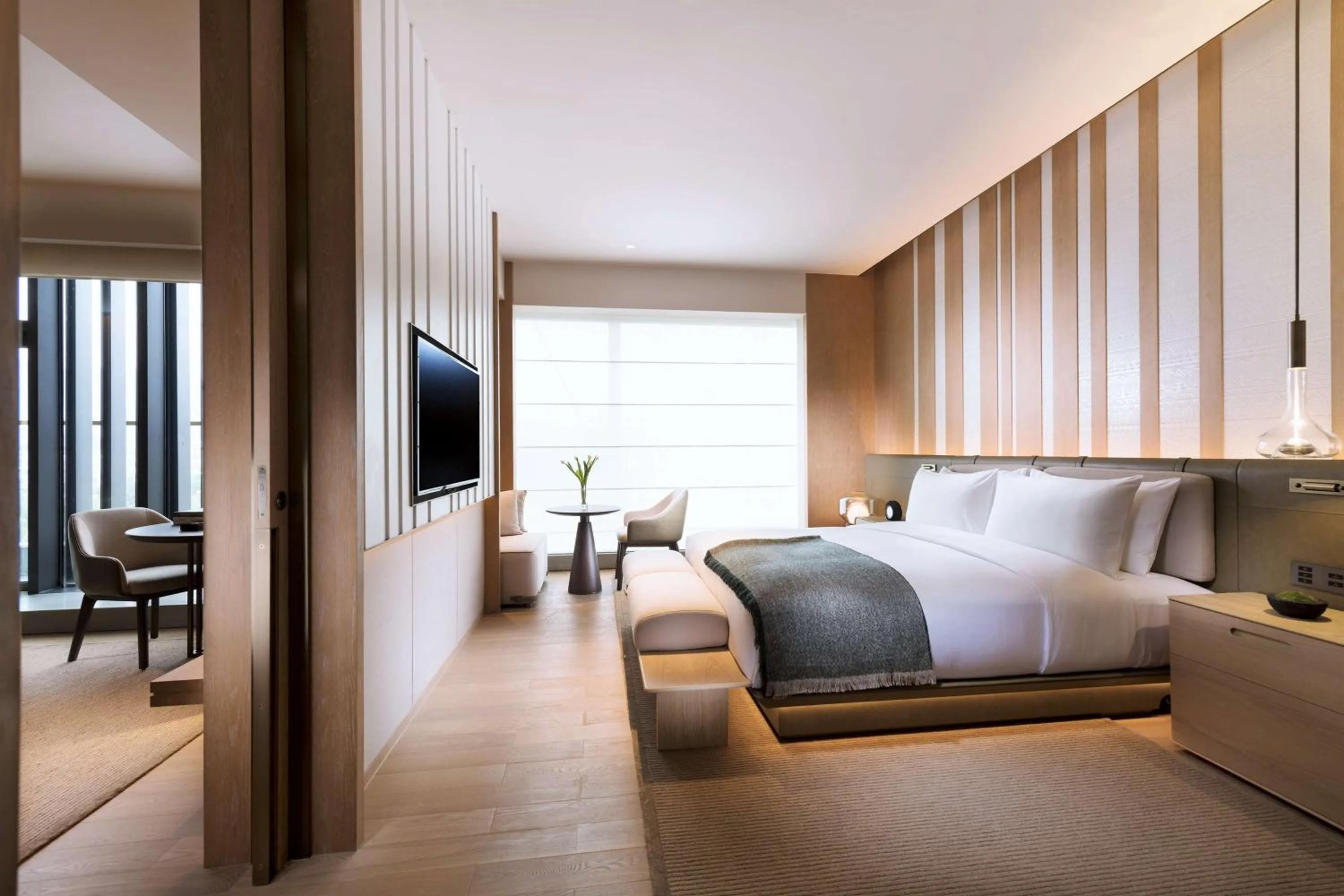 Bedroom, Bed in Joyze Hotel Xiamen, Curio Collection By Hilton